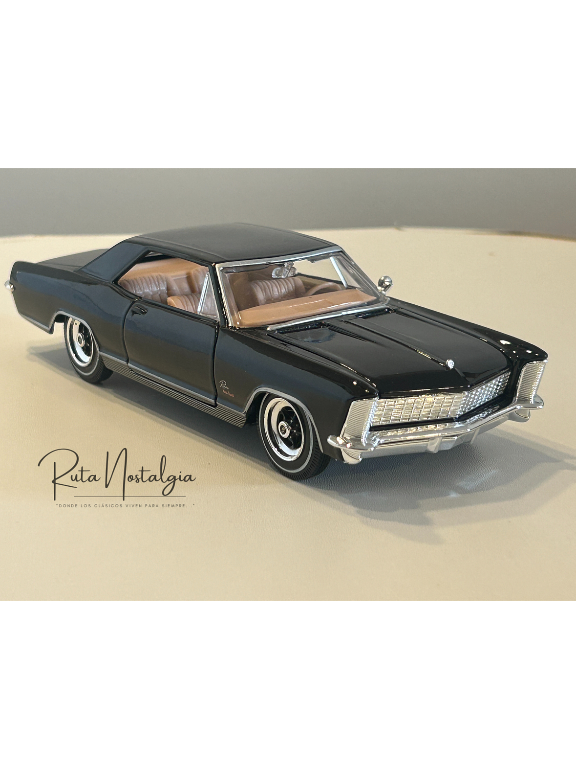 Buick Riviera 1965 negro – Maisto Special Edition 1:26 (aprox. 1:24) – Coupé clásico estadounidense a escala 10