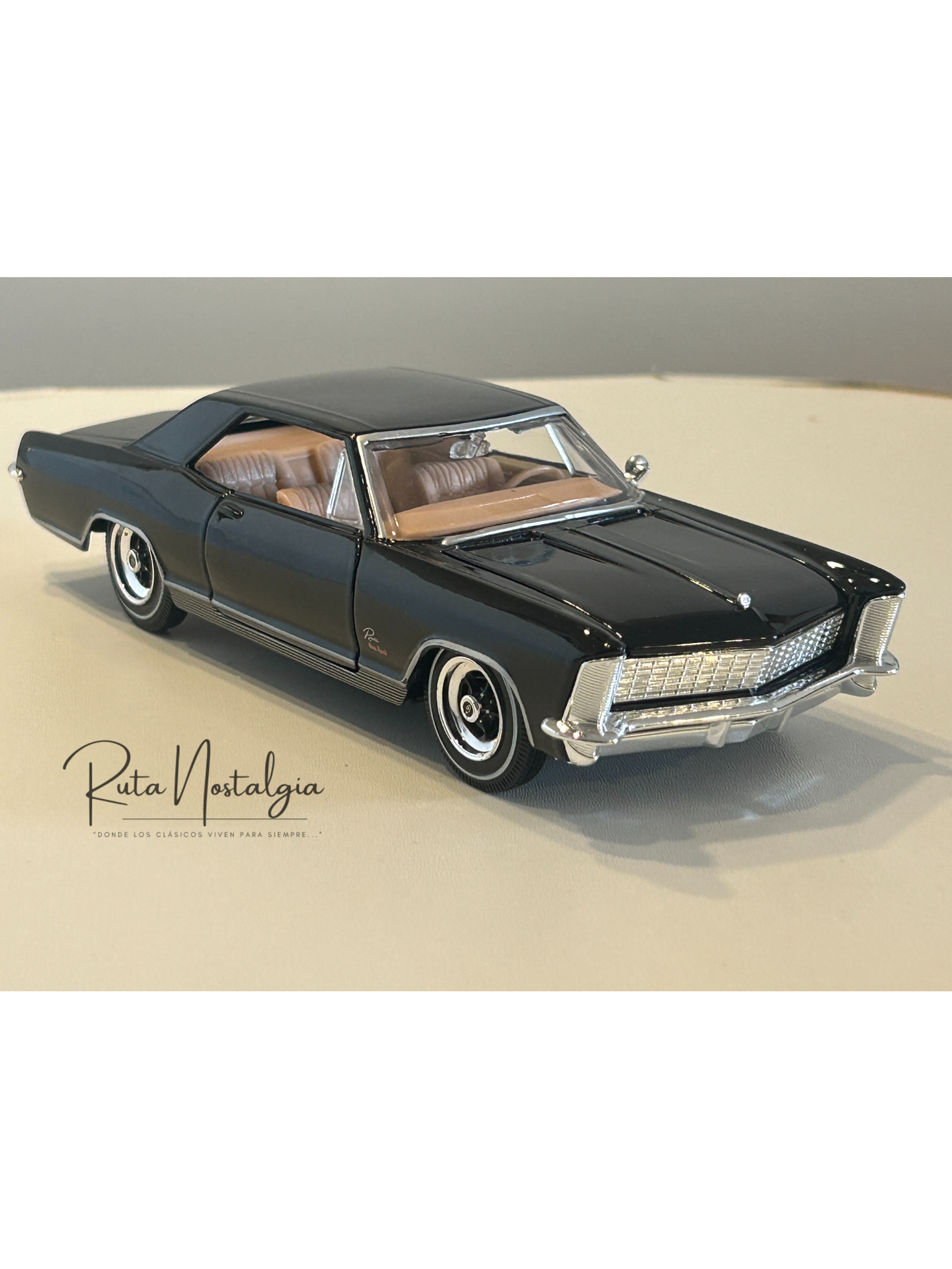 Buick Riviera 1965 negro – Maisto Special Edition 1:26 (aprox. 1:24) – Coupé clásico estadounidense a escala 10