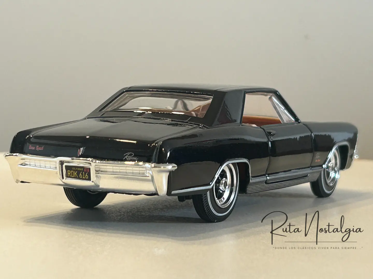 Auto Buick Riviera (1965) | Maisto Escala 1:26 6