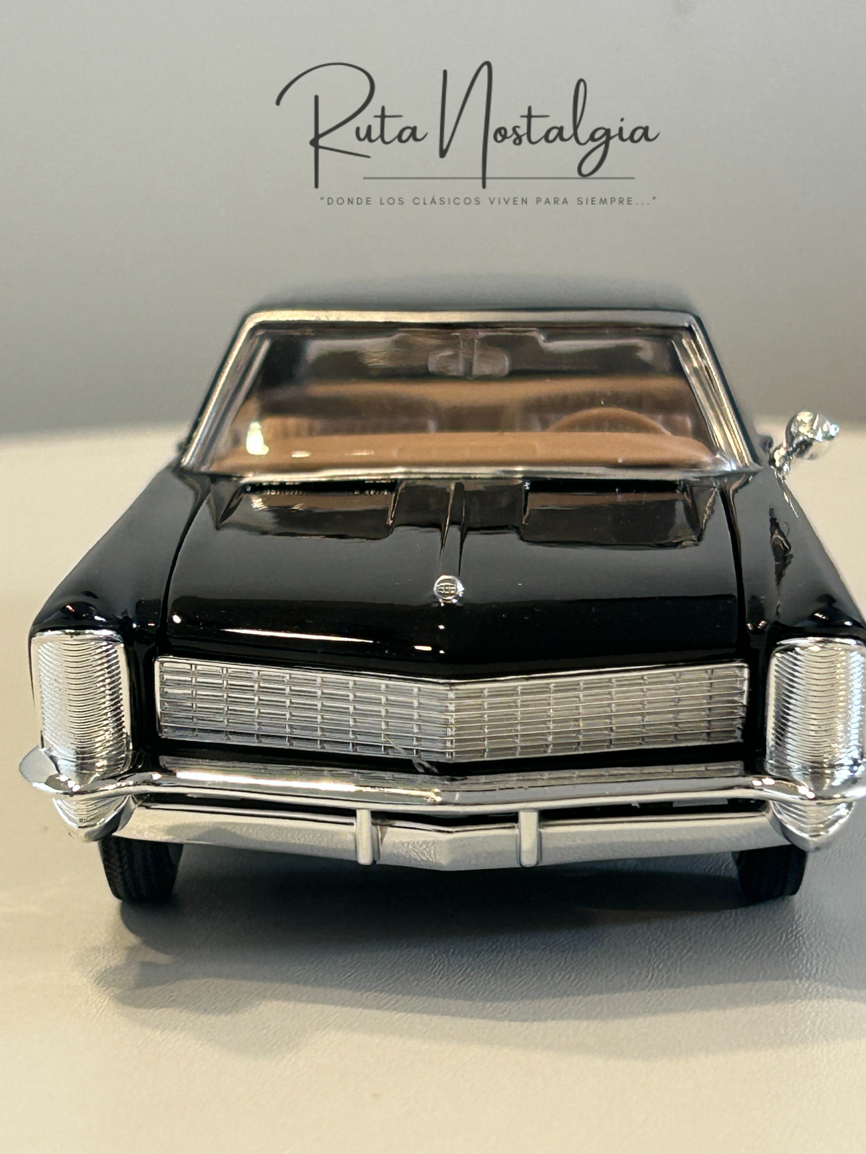 Buick Riviera 1965 negro – Maisto Special Edition 1:26 (aprox. 1:24) – Coupé clásico estadounidense a escala 2