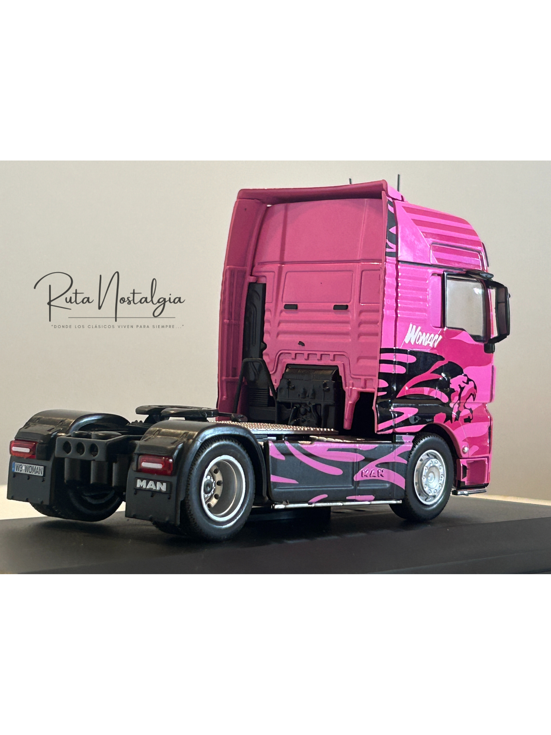 MAN TGX “Woman Trucker” 2014 rosa 1:43 Hachette – Camión europeo decorado, edición coleccionable 5