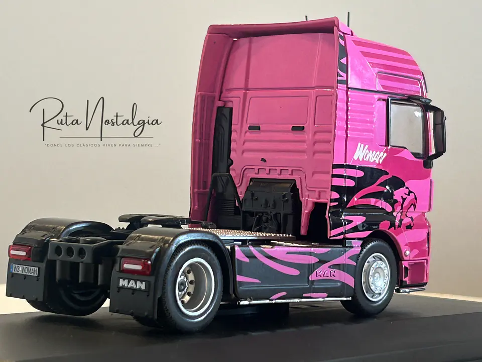 Camión MAN TGX “Woman Trucker” (2014) | IXO 1:43 5
