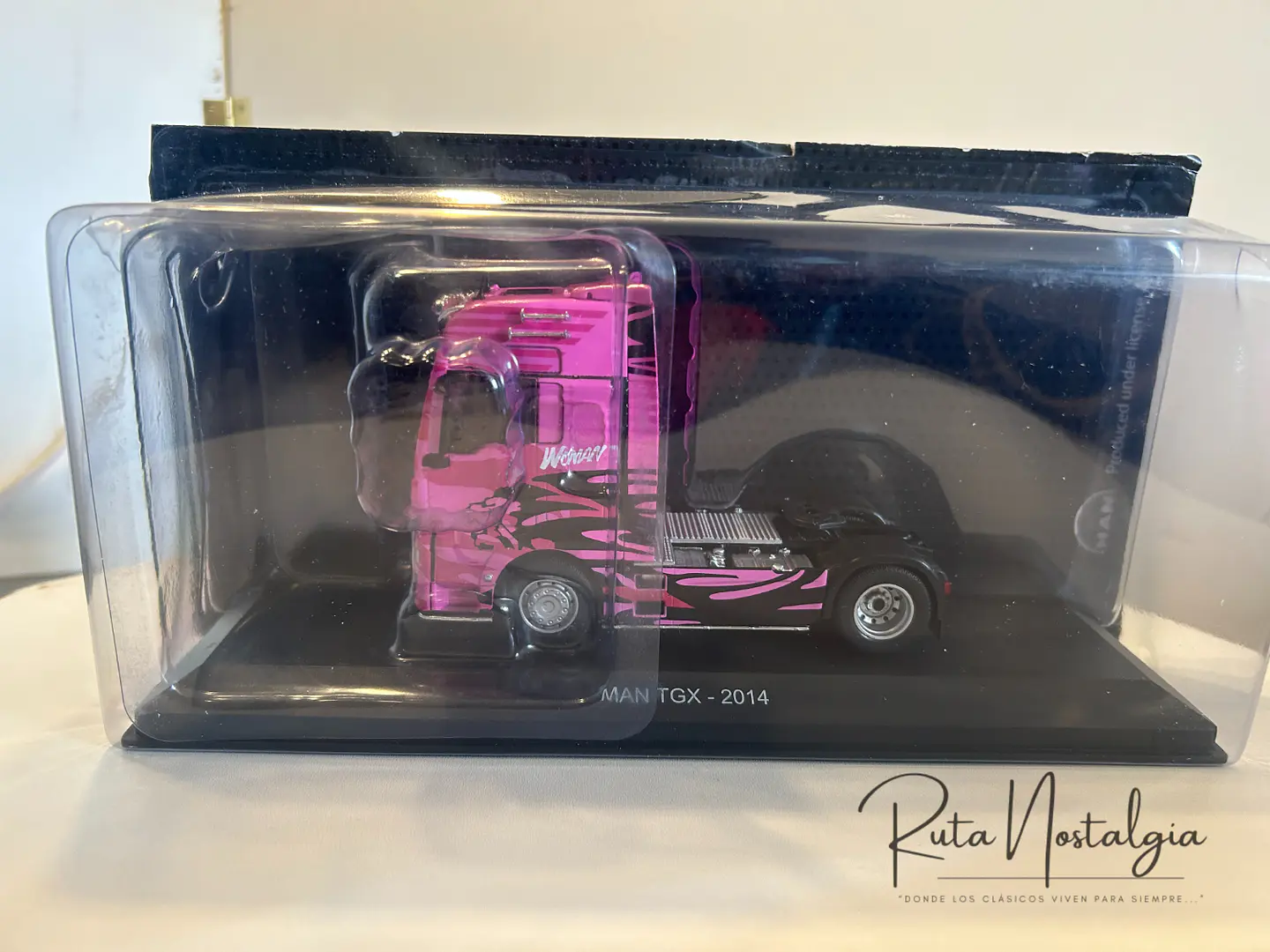 Camión MAN TGX “Woman Trucker” (2014) | IXO 1:43 10