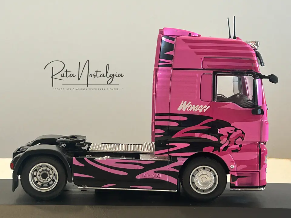 Camión MAN TGX “Woman Trucker” (2014) | IXO 1:43 4