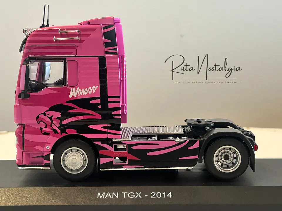 Camión MAN TGX “Woman Trucker” (2014) | IXO 1:43 8