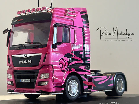 MAN TGX “Woman Trucker” 2014 rosa 1:43 Hachette – Camión europeo colección tuning