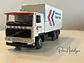 Volvo F12 “Nederlandse Pakket Dienst” Tekno 1:50 – Camión con remolque clásico holandés de reparto de paquetes - thumbnail 2
