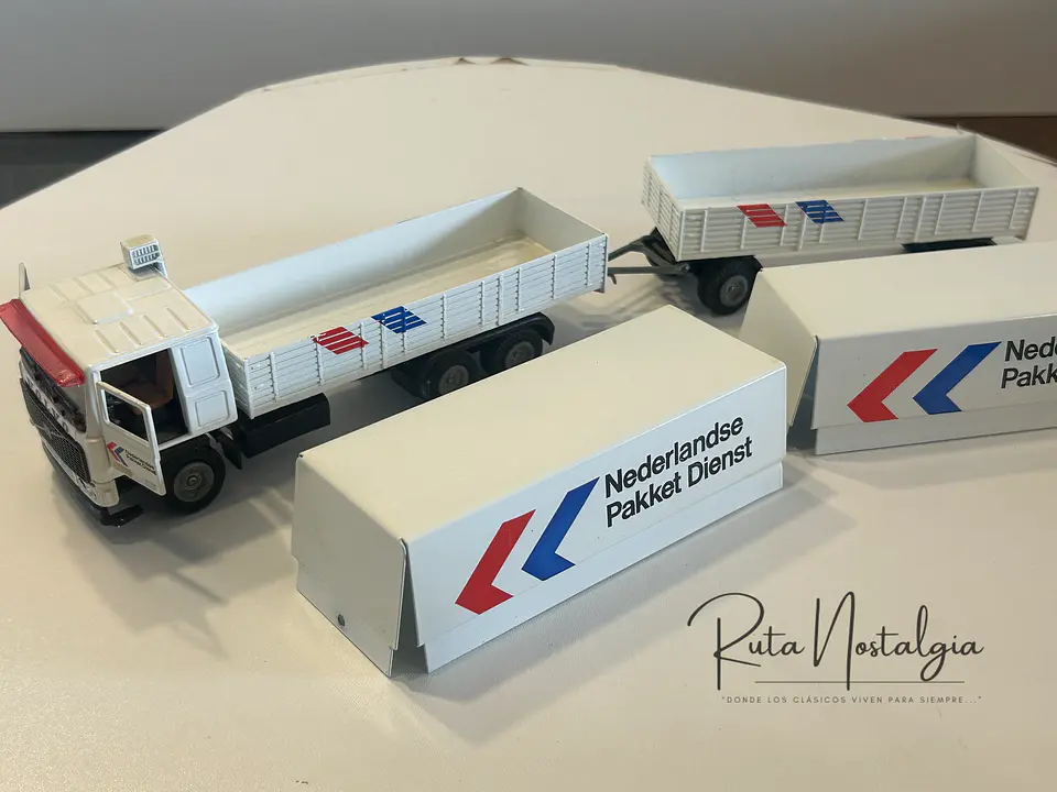 Volvo F12 “Nederlandse Pakket Dienst” Tekno 1:50 – Camión con remolque clásico holandés de reparto de paquetes 9