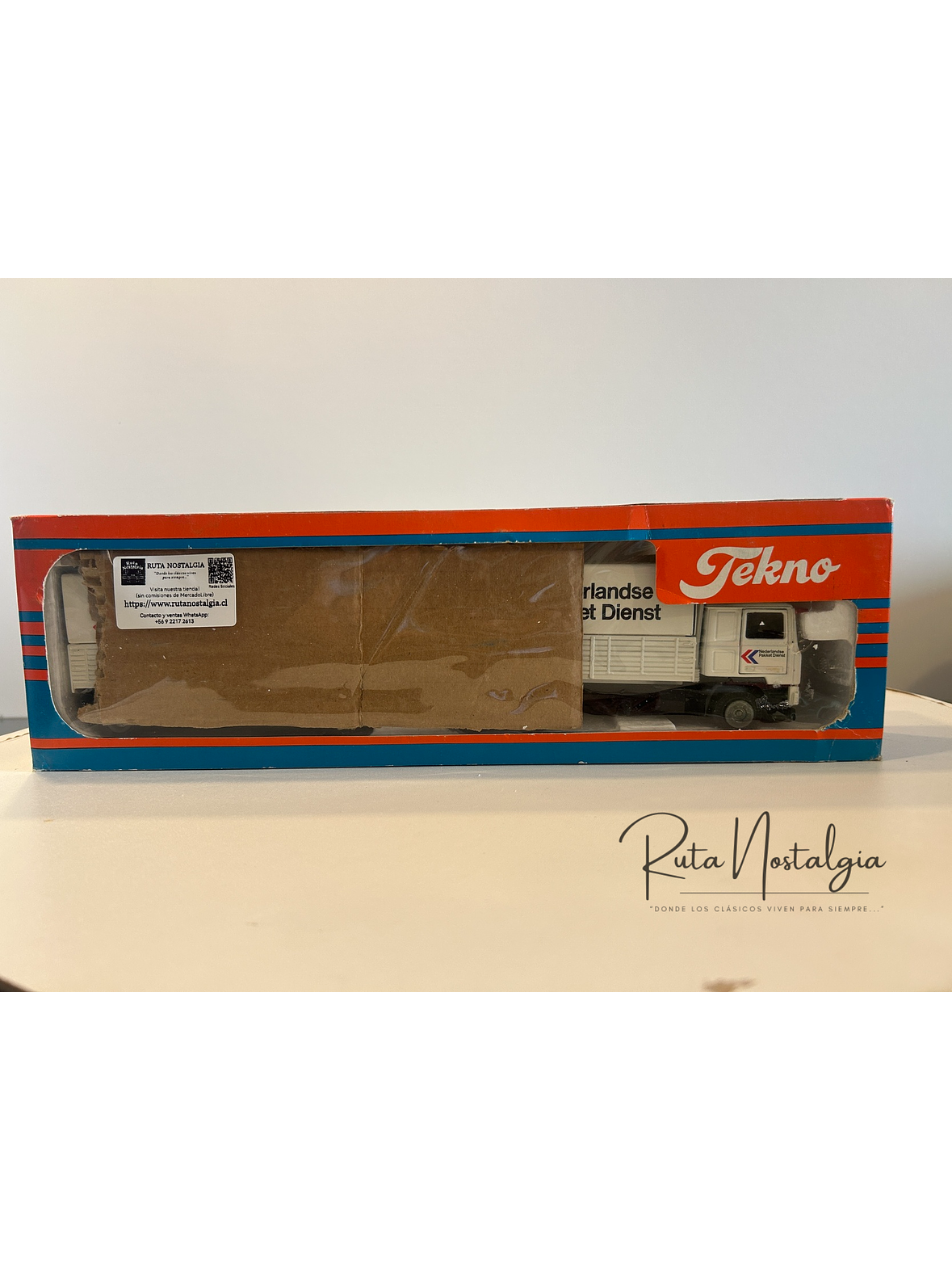 Volvo F12 “Nederlandse Pakket Dienst” Tekno 1:50 – Camión con remolque clásico holandés de reparto de paquetes 12