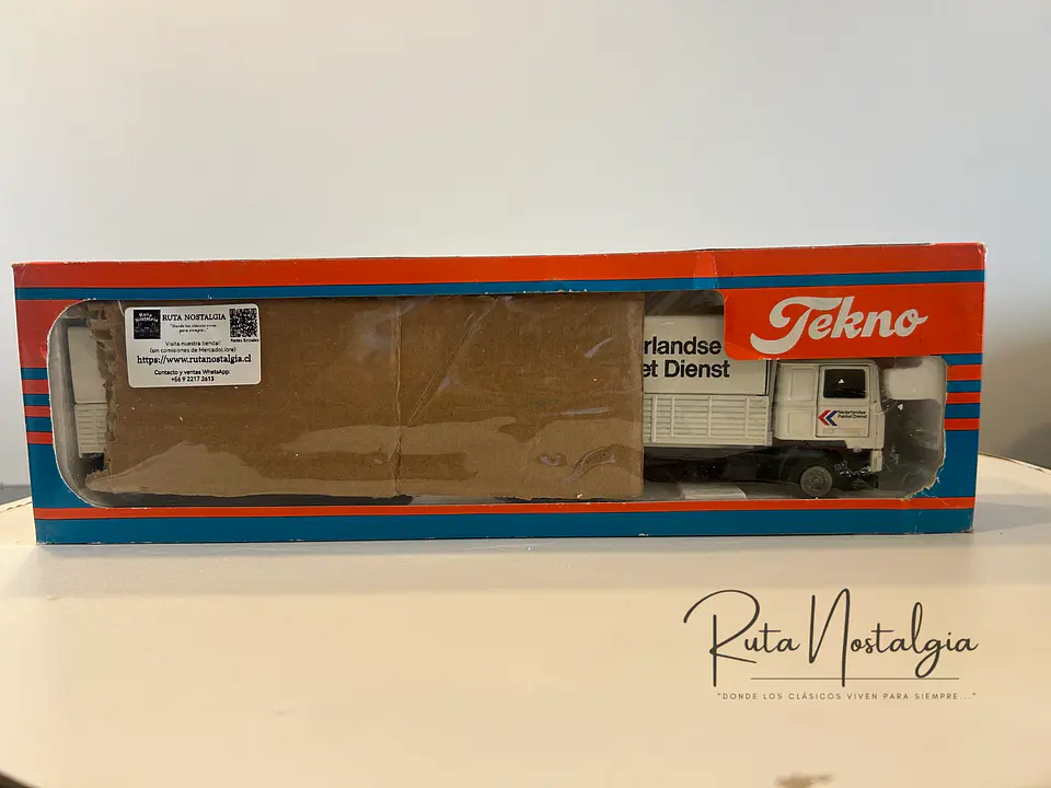 Volvo F12 “Nederlandse Pakket Dienst” Tekno 1:50 – Camión con remolque clásico holandés de reparto de paquetes 12