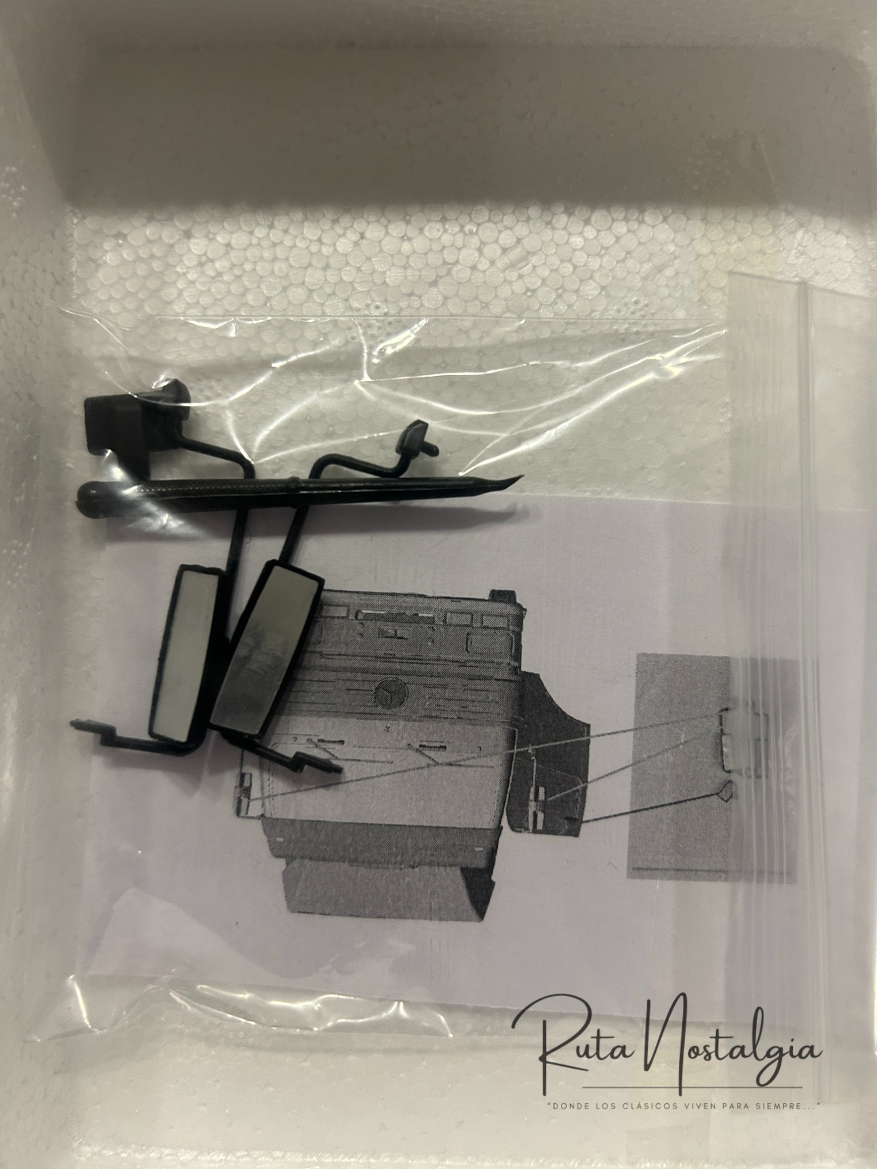 MCG Mercedes-Benz 1844 SK II 1994 rojo decorado 1:18 – Camión europeo clásico 10