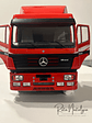 MCG Mercedes-Benz 1844 SK II 1994 rojo decorado 1:18 – Camión europeo clásico - Miniatura 2