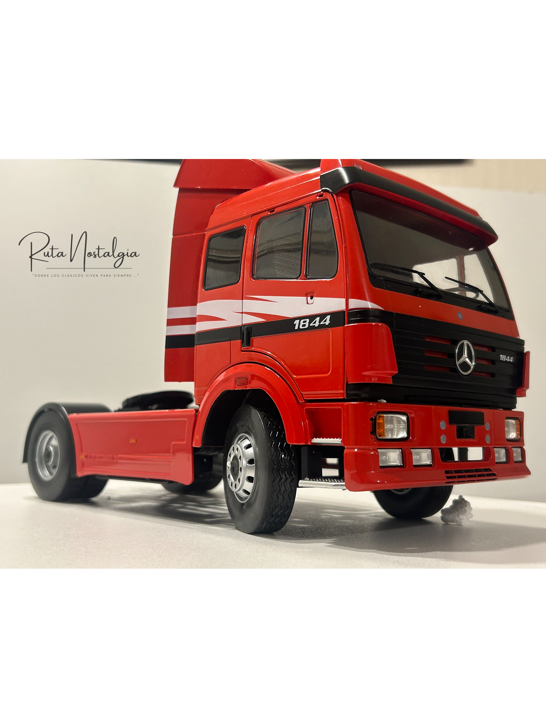 MCG Mercedes-Benz 1844 SK II 1994 rojo decorado 1:18 – Camión europeo clásico 1