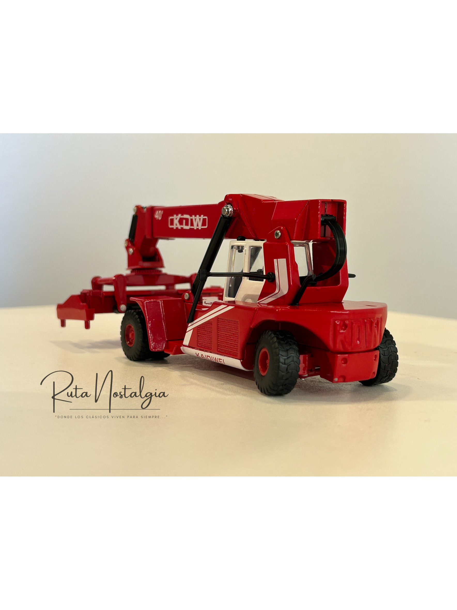 Modelo de grúa contenedores KDW 1:50 – Reach Stacker 40’ en aleación metálica 7
