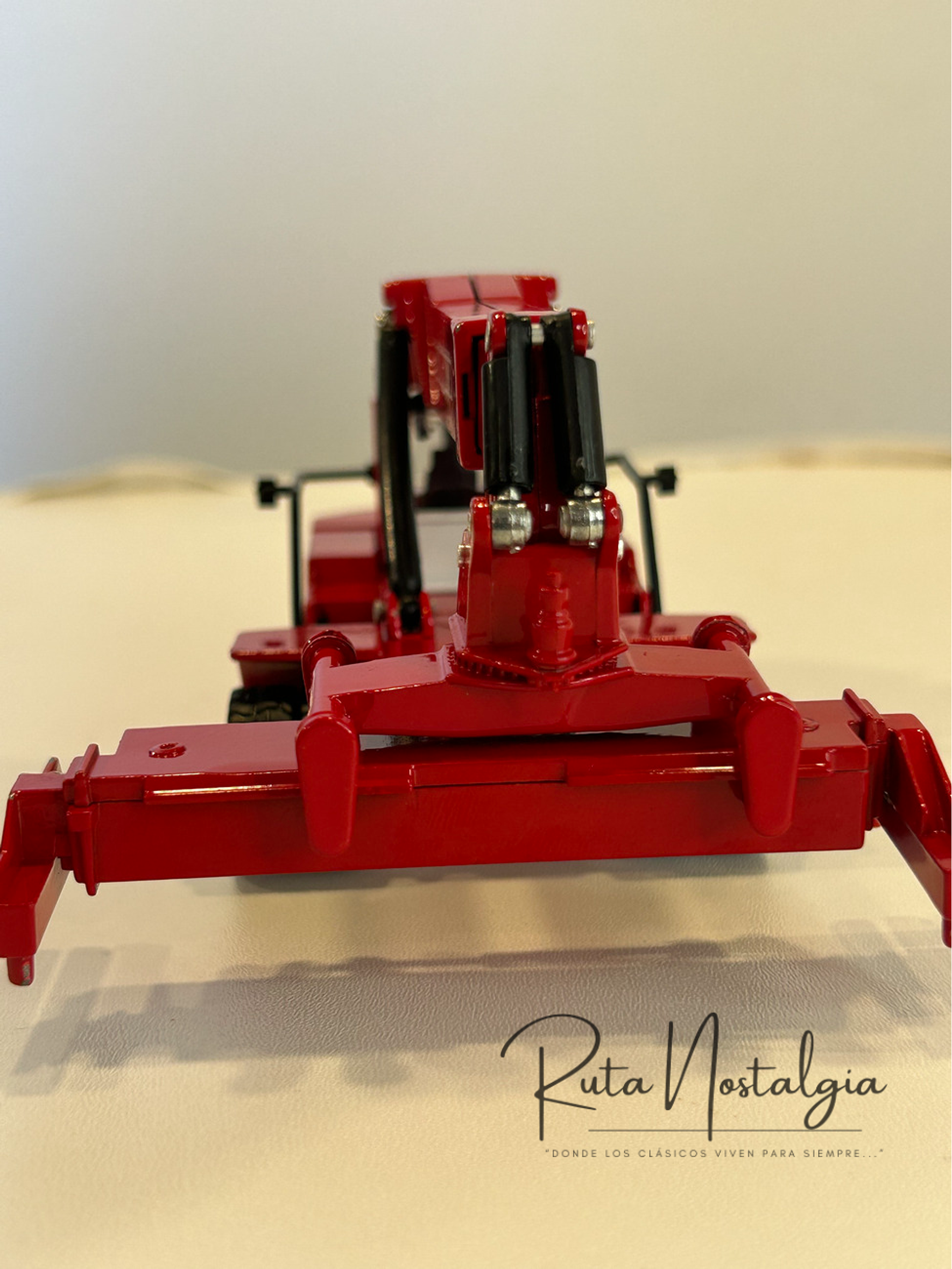 Modelo de grúa contenedores KDW 1:50 – Reach Stacker 40’ en aleación metálica 4