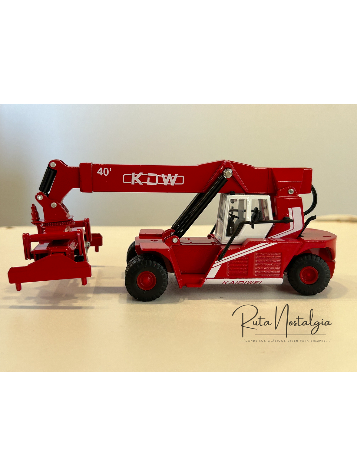 Modelo de grúa contenedores KDW 1:50 – Reach Stacker 40’ en aleación metálica 8