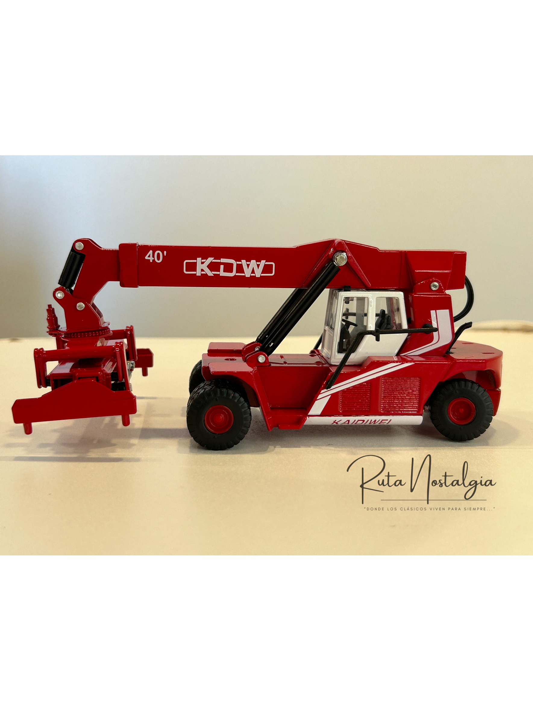 Modelo de grúa contenedores KDW 1:50 – Reach Stacker 40’ en aleación metálica 8