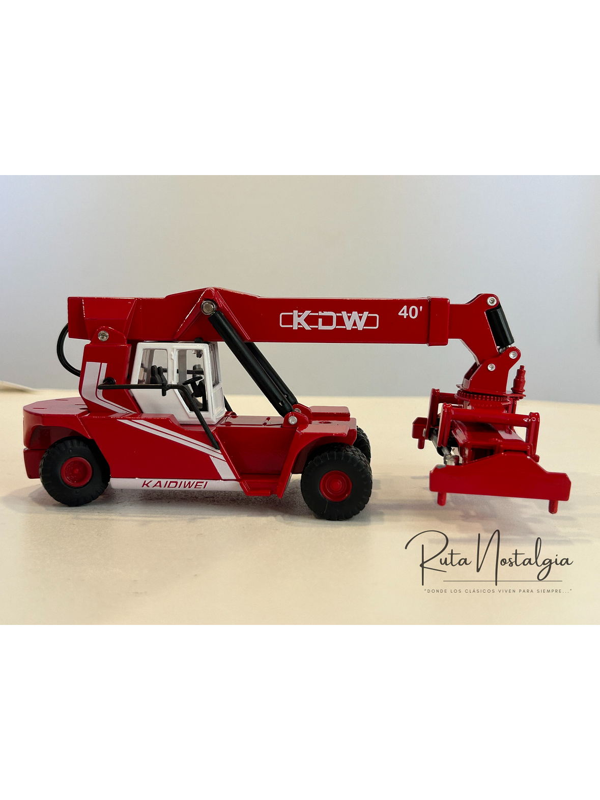 Modelo de grúa contenedores KDW 1:50 – Reach Stacker 40’ en aleación metálica 5
