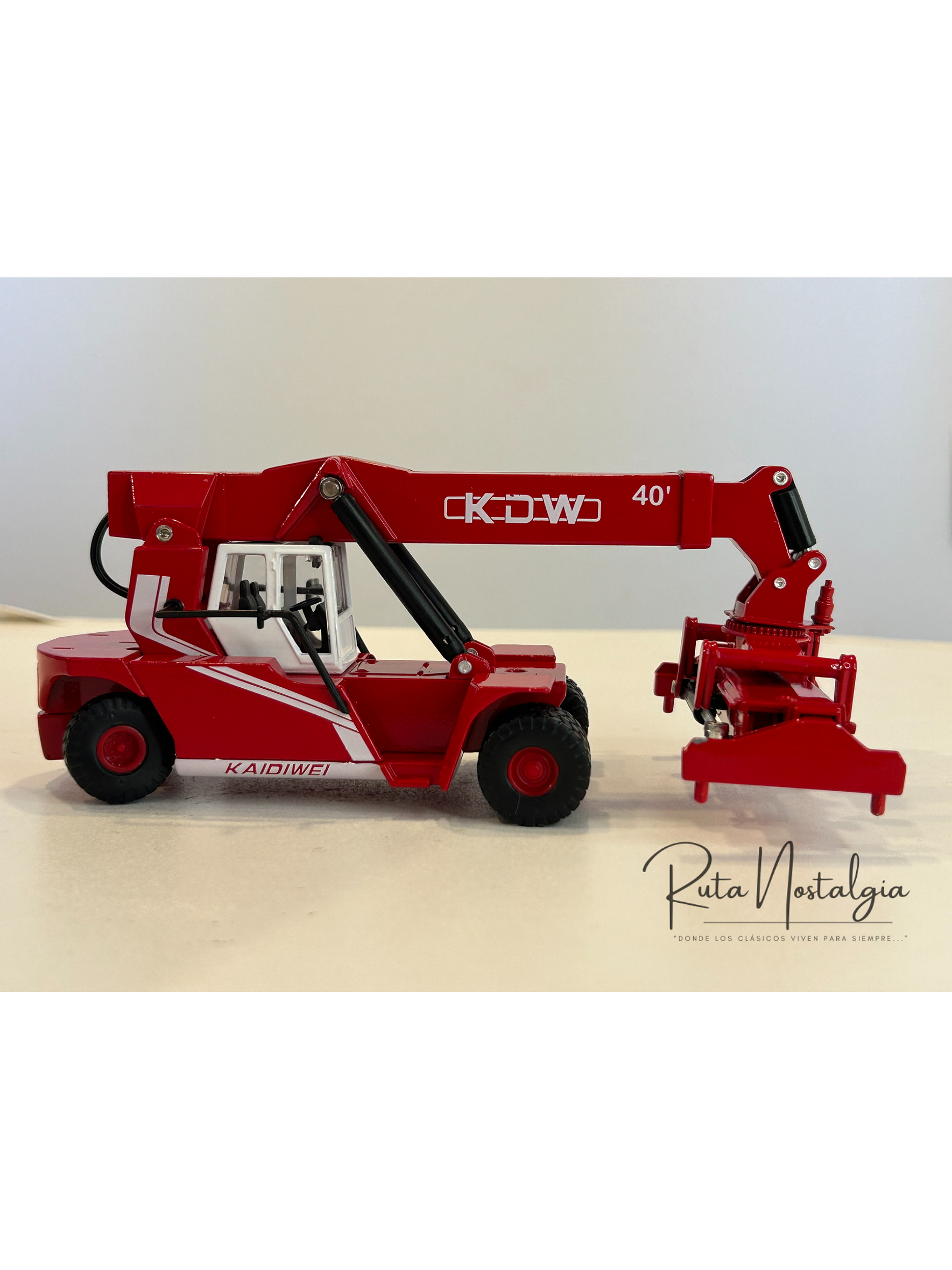 Modelo de grúa contenedores KDW 1:50 – Reach Stacker 40’ en aleación metálica 5