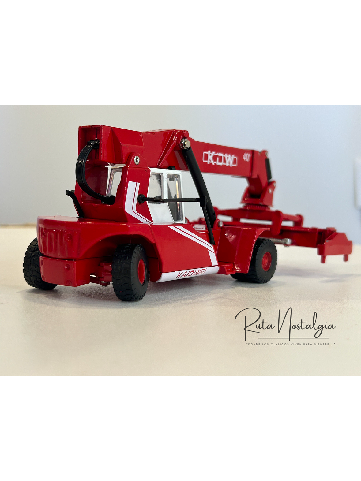 Modelo de grúa contenedores KDW 1:50 – Reach Stacker 40’ en aleación metálica 6