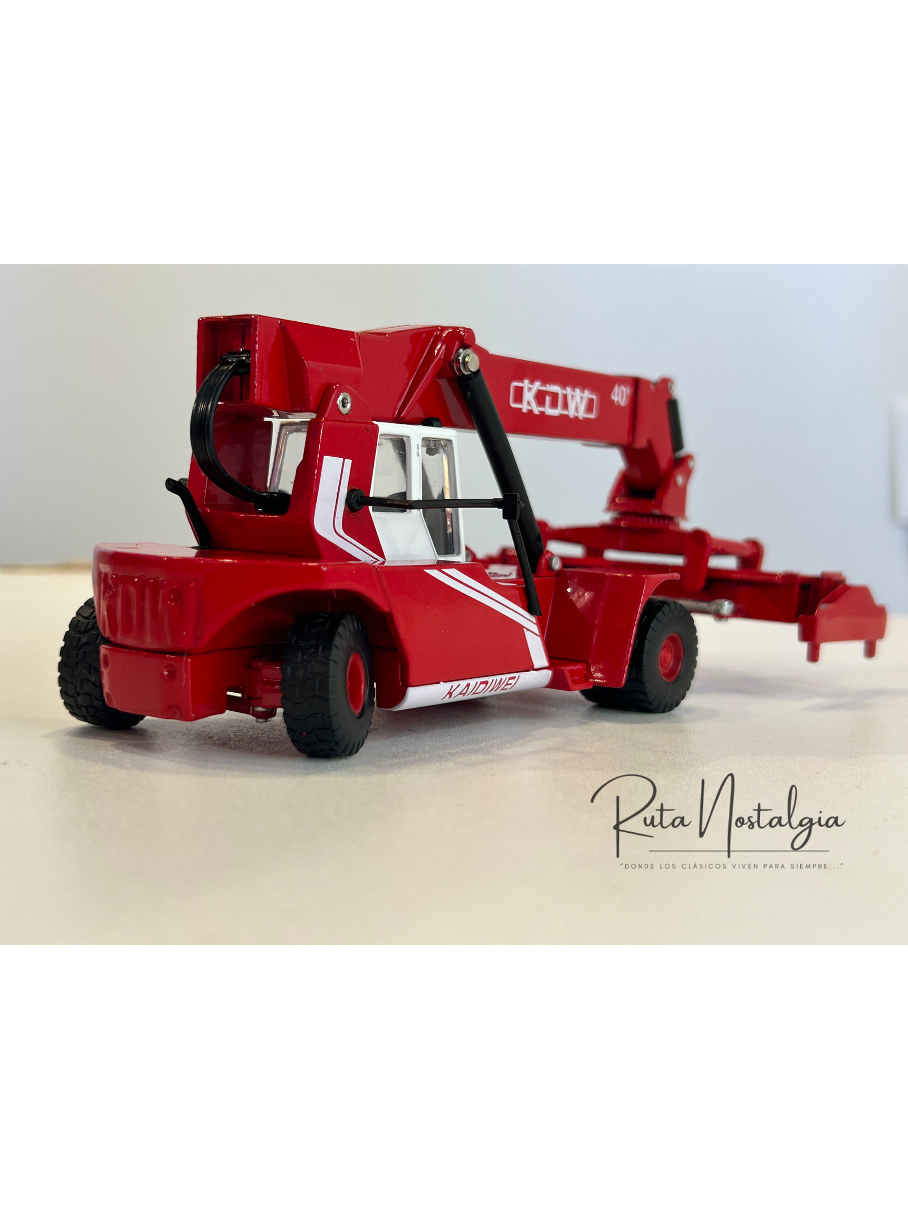 Modelo de grúa contenedores KDW 1:50 – Reach Stacker 40’ en aleación metálica 6