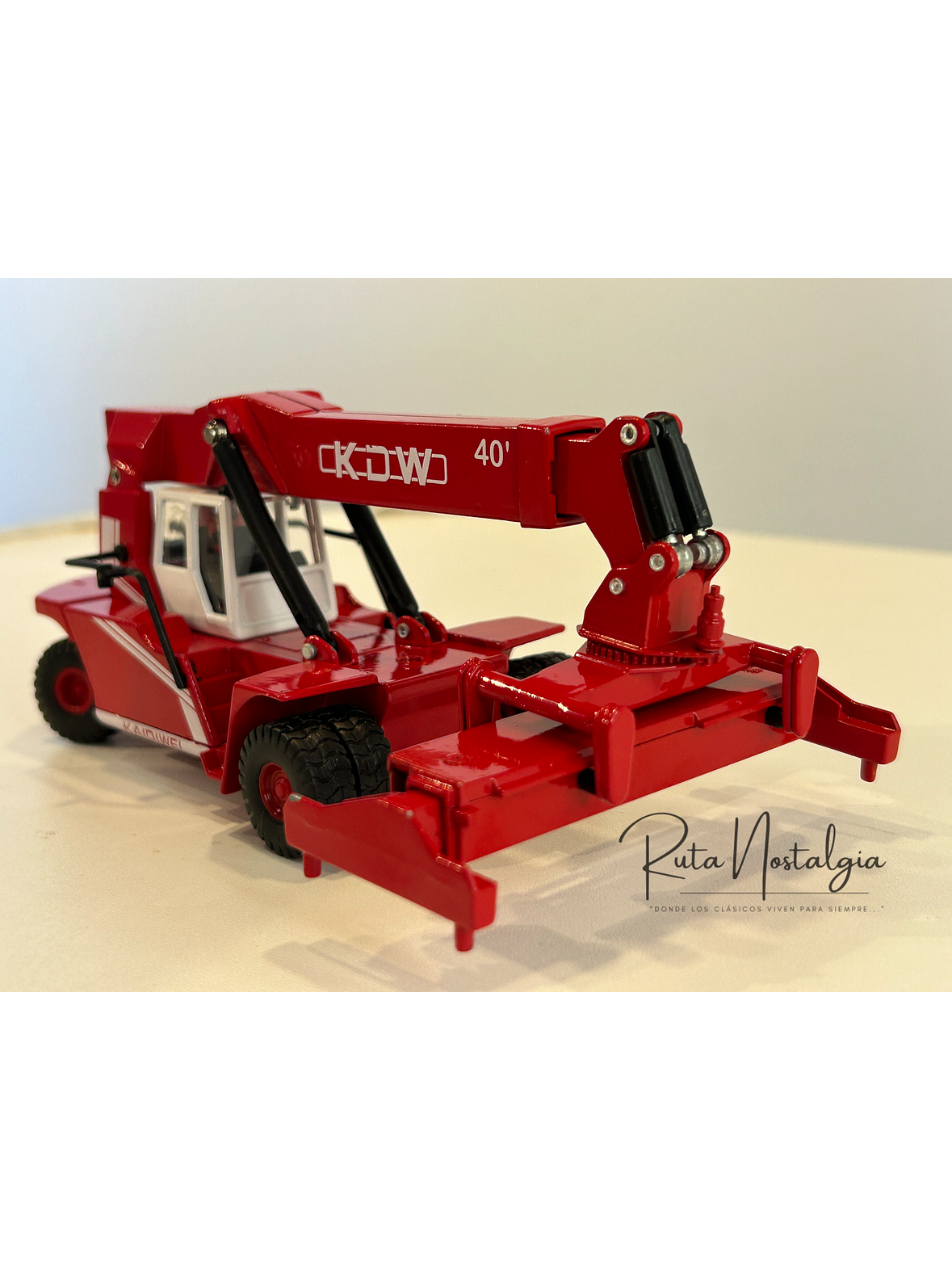 Modelo de grúa contenedores KDW 1:50 – Reach Stacker 40’ en aleación metálica 3