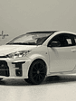 Toyota GR Yaris 2021 blanco Maisto 1:24 – Deportivo GR-Four a escala coleccionable - Miniatura 1