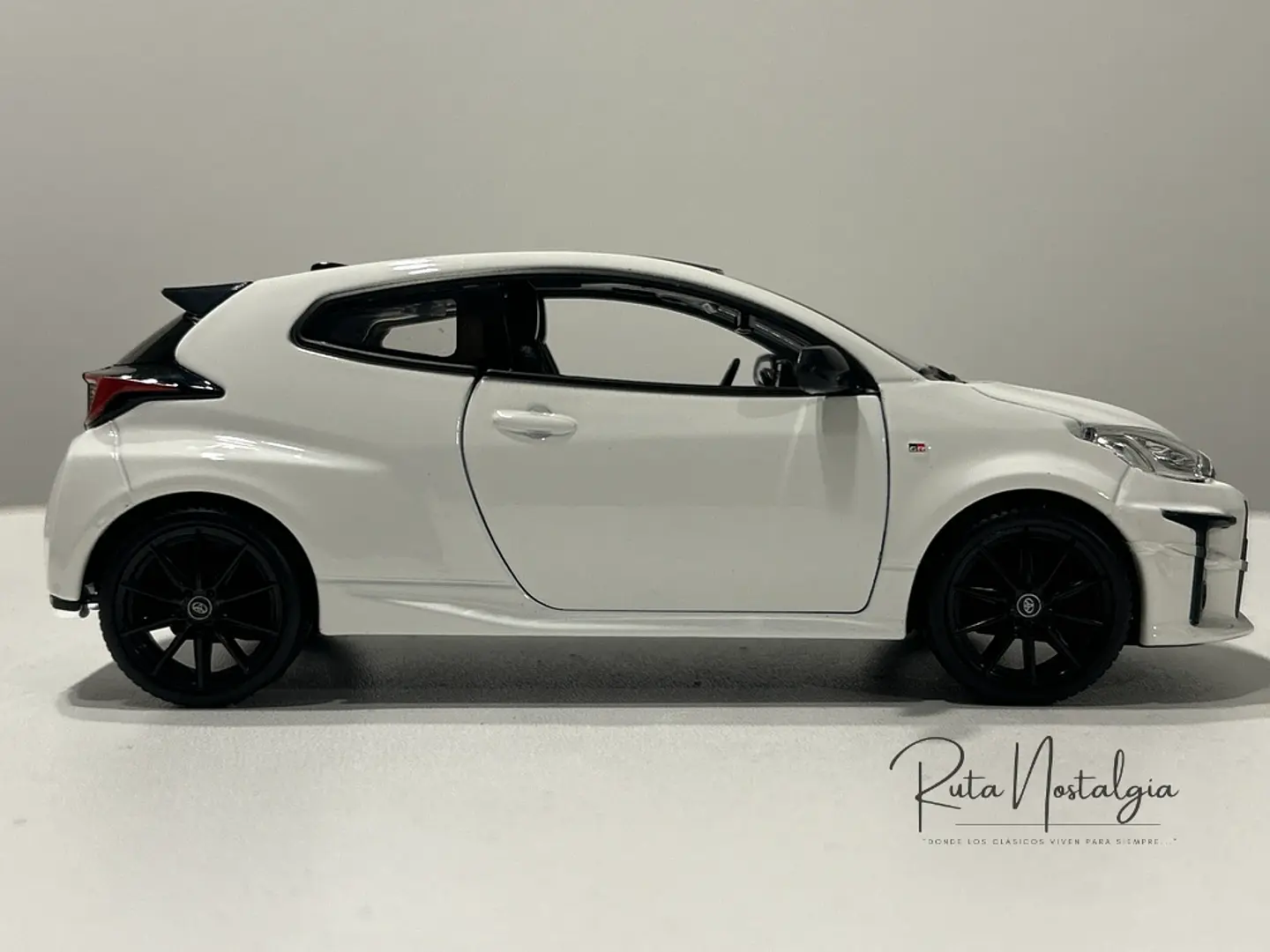 Auto Toyota Yaris GR (2021) | Maisto Escala 1:24 5
