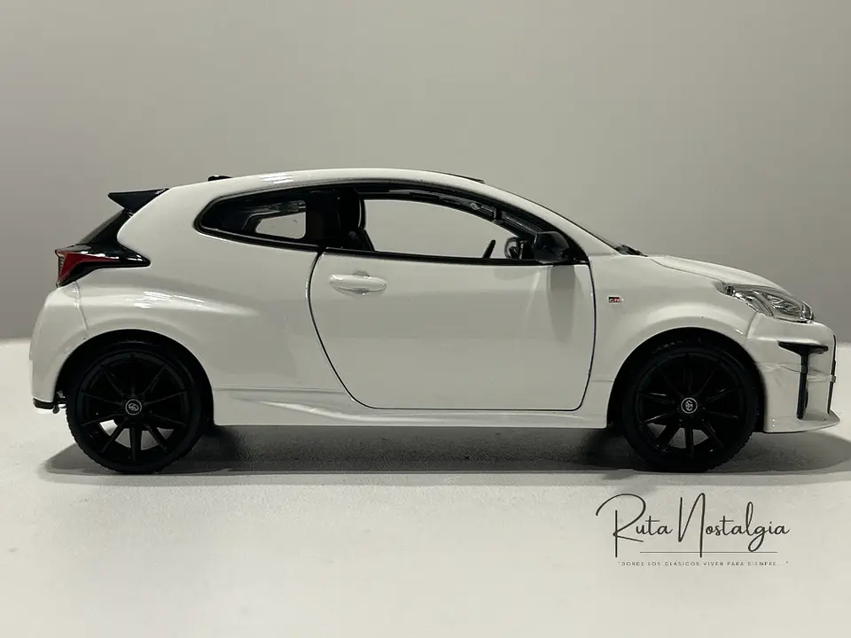 Auto Toyota Yaris GR (2021) | Maisto Escala 1:24 5