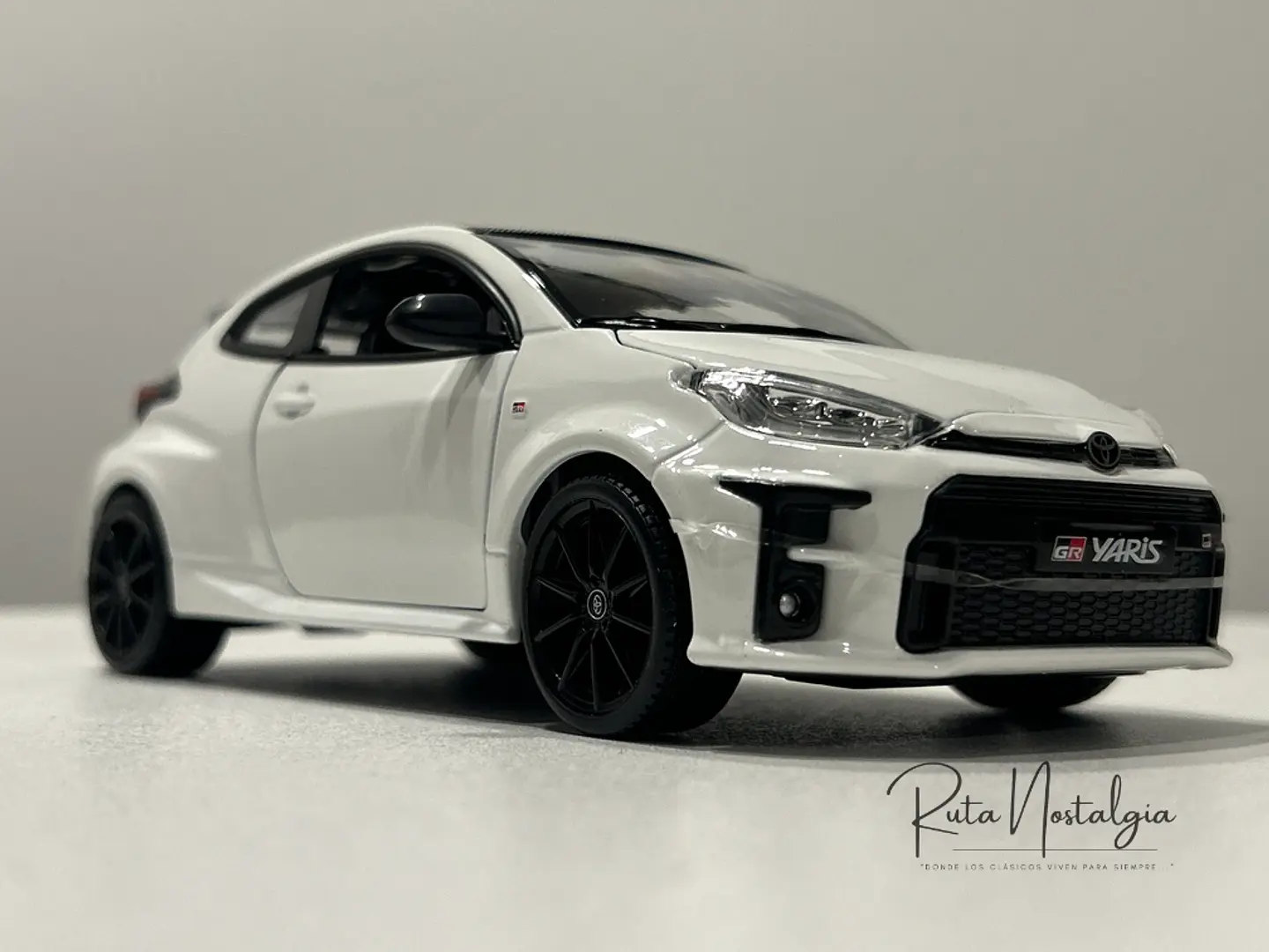 Auto Toyota Yaris GR (2021) | Maisto Escala 1:24 4