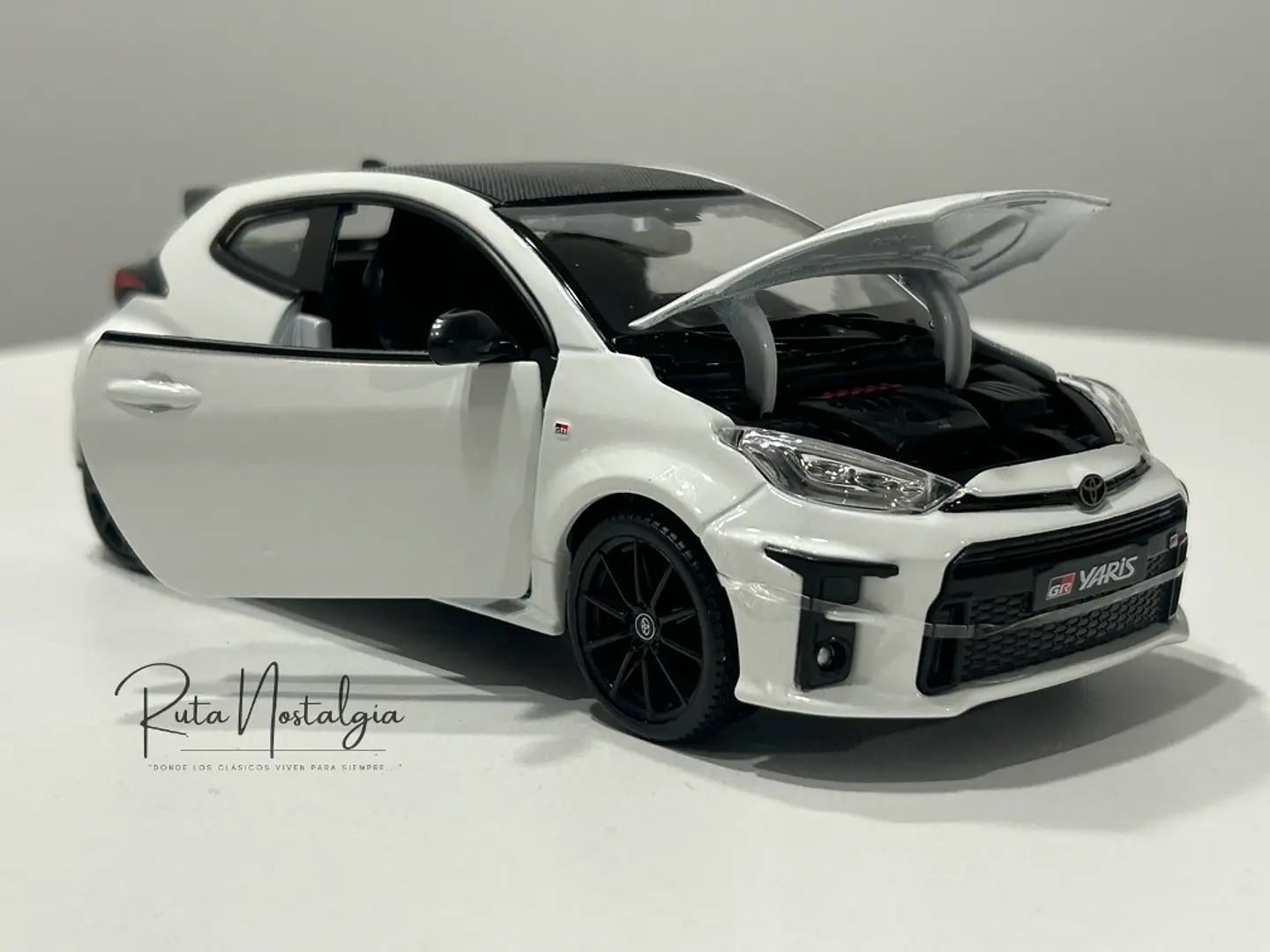 Auto Toyota Yaris GR (2021) | Maisto Escala 1:24 3