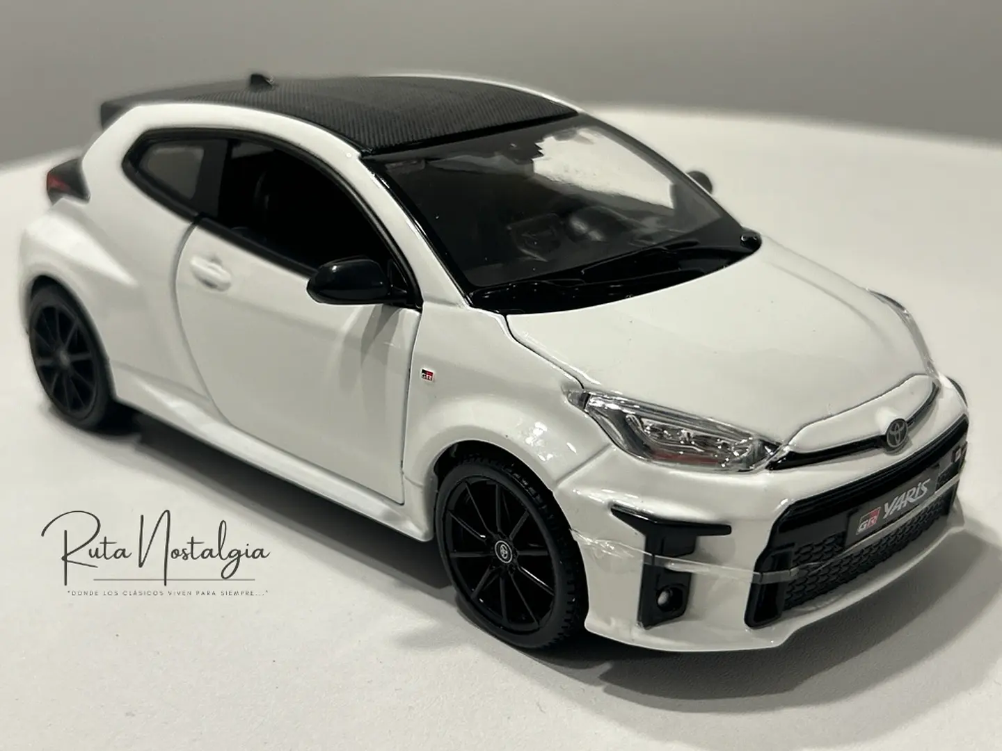 Auto Toyota Yaris GR (2021) | Maisto Escala 1:24 10