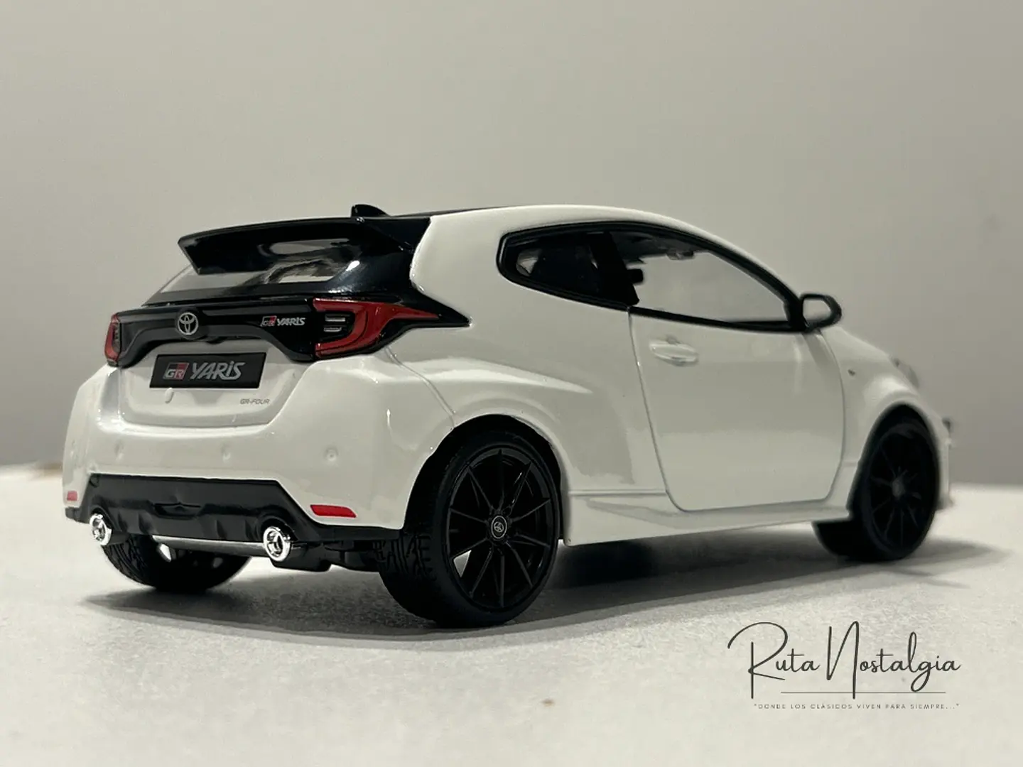Auto Toyota Yaris GR (2021) | Maisto Escala 1:24 6