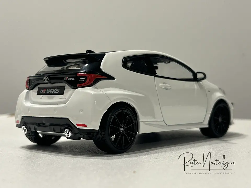 Auto Toyota Yaris GR (2021) | Maisto Escala 1:24 6
