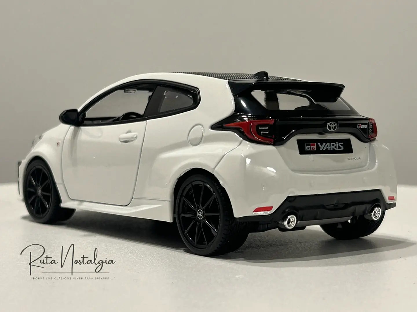 Auto Toyota Yaris GR (2021) | Maisto Escala 1:24 8