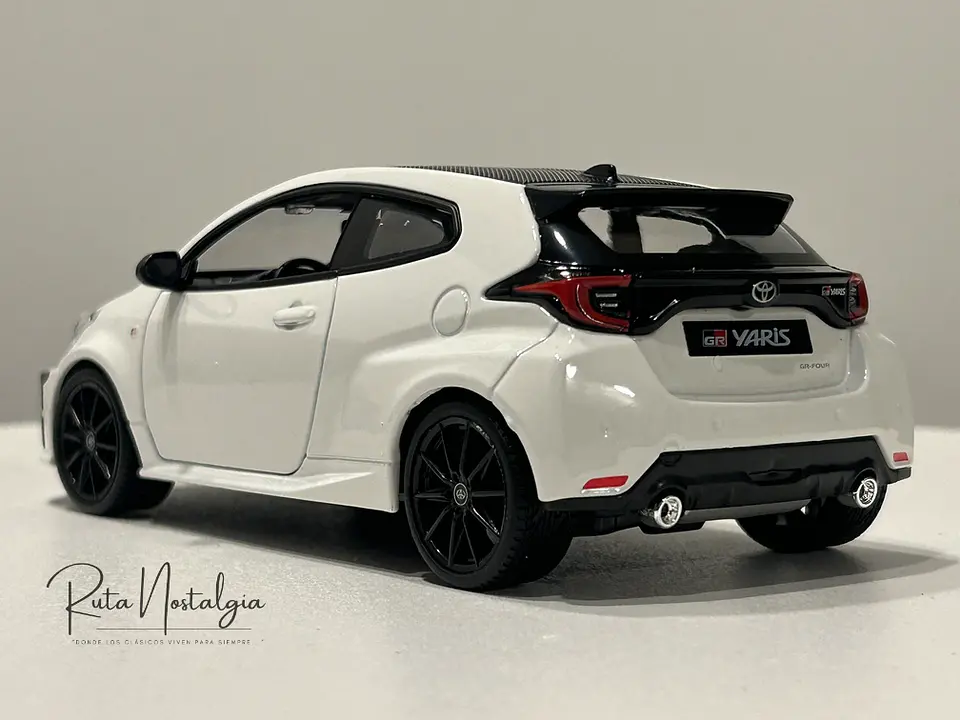 Auto Toyota Yaris GR (2021) | Maisto Escala 1:24 8