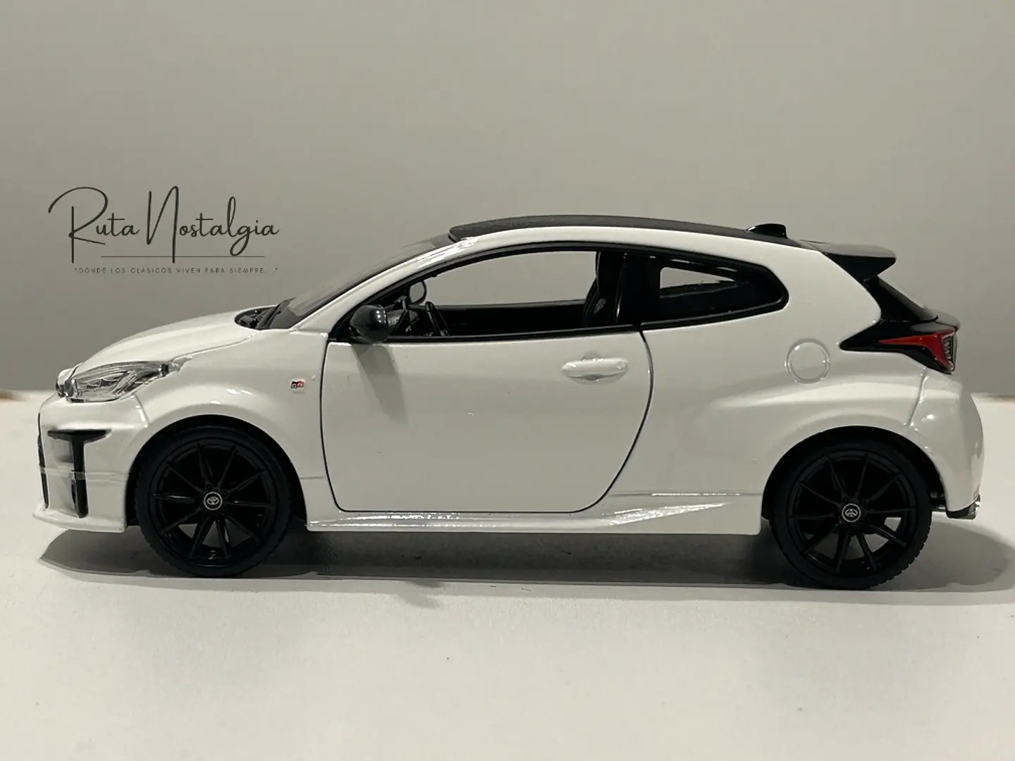 Auto Toyota Yaris GR (2021) | Maisto Escala 1:24 9
