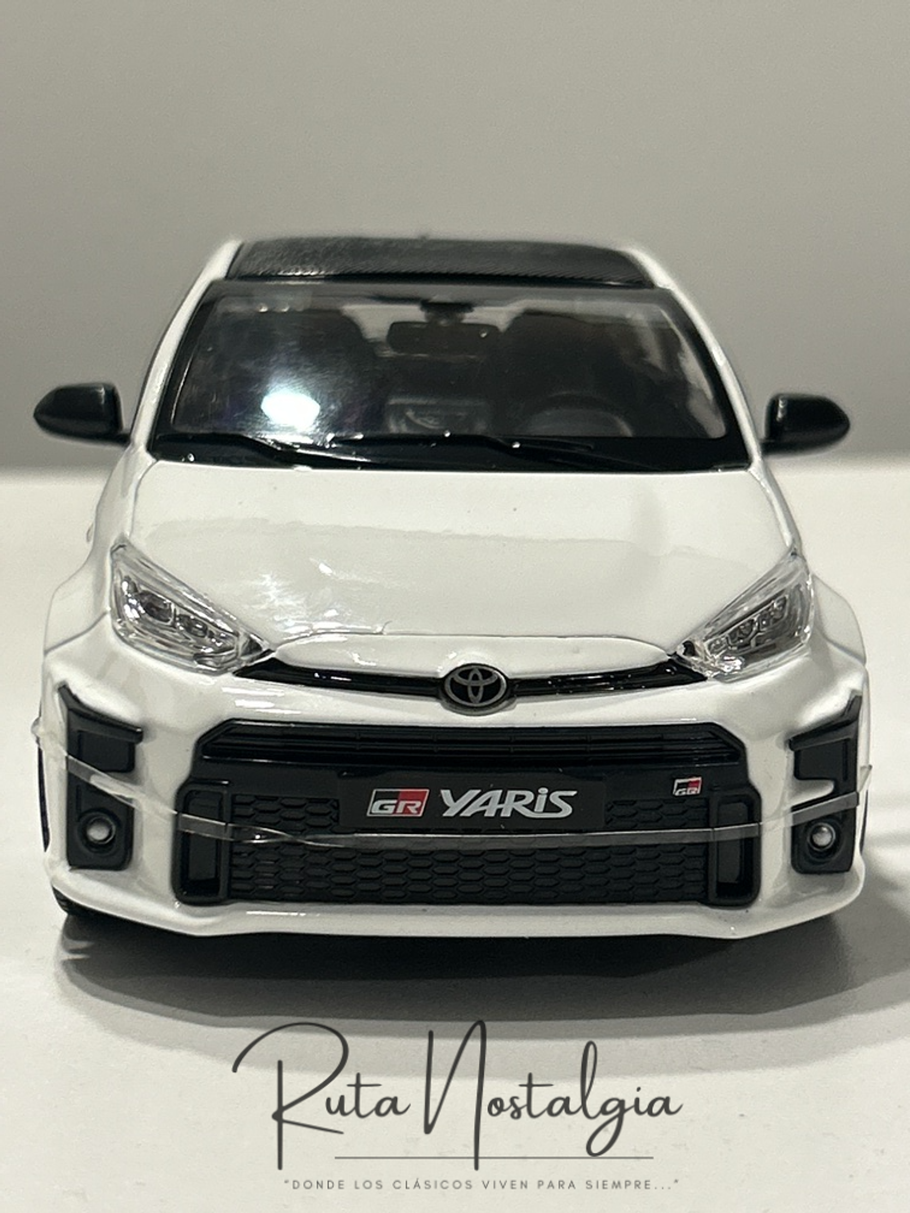Toyota GR Yaris 2021 blanco Maisto 1:24 – Deportivo GR-Four a escala coleccionable 2