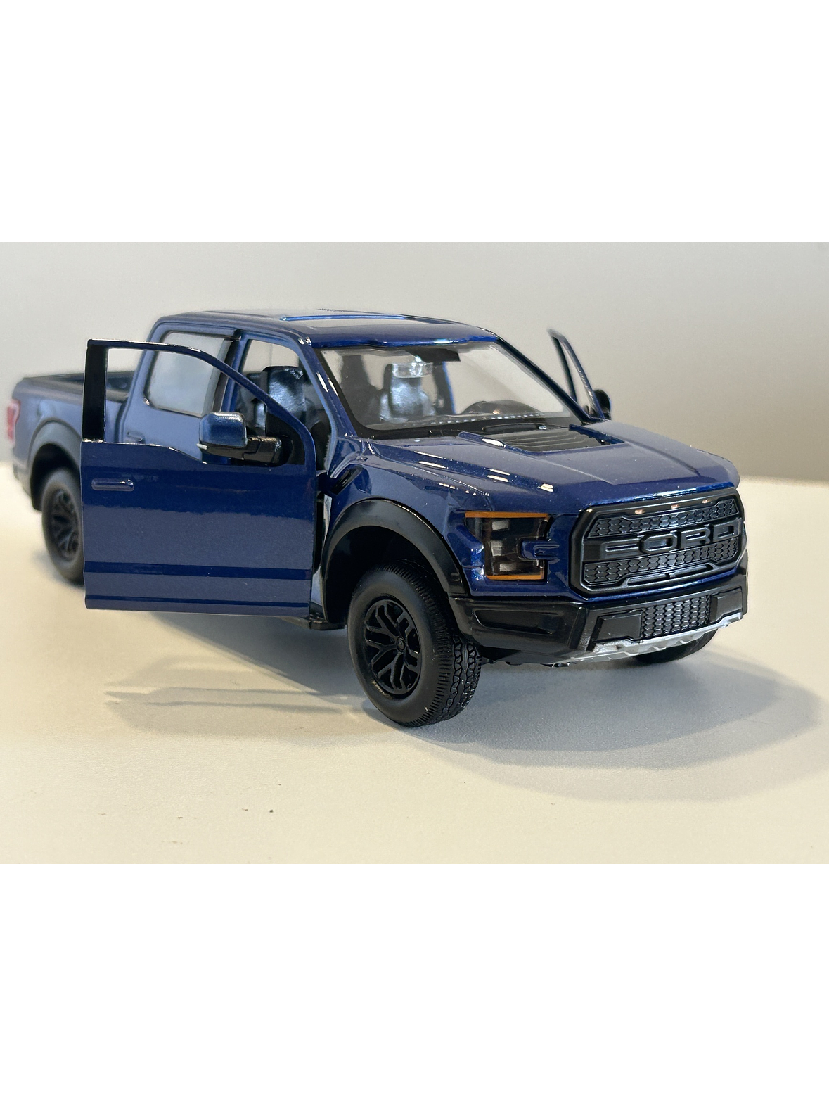 Motormax Ford F-150 Raptor 2017 azul metálico 1:24 – Pickup off-road ícono de Ford Performance 3