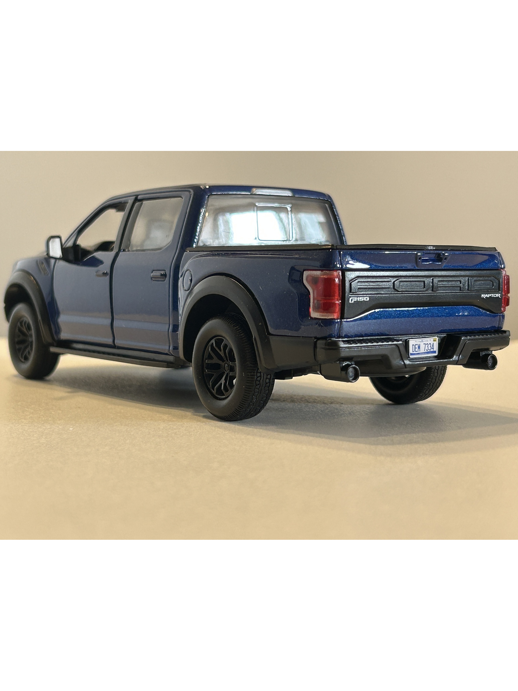 Motormax Ford F-150 Raptor 2017 azul metálico 1:24 – Pickup off-road ícono de Ford Performance 7