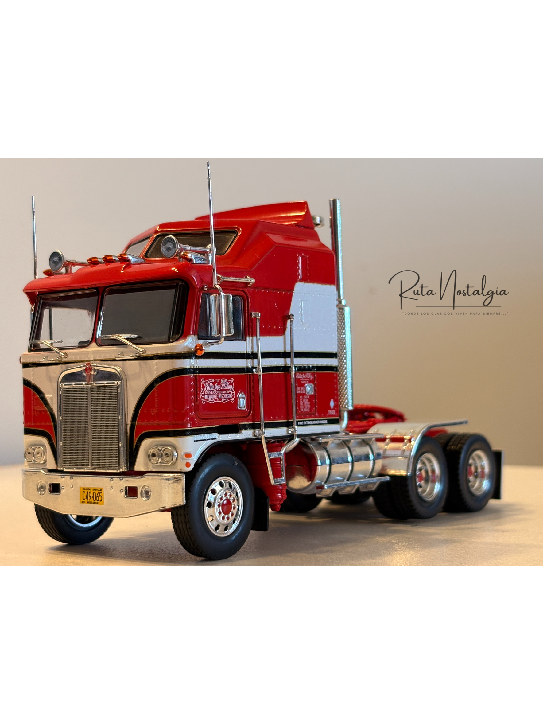 Kenworth K100 “BJ McKay & The Bear” 1:43 Iconic Replicas – Camión TV clásico con semirremolque box 11