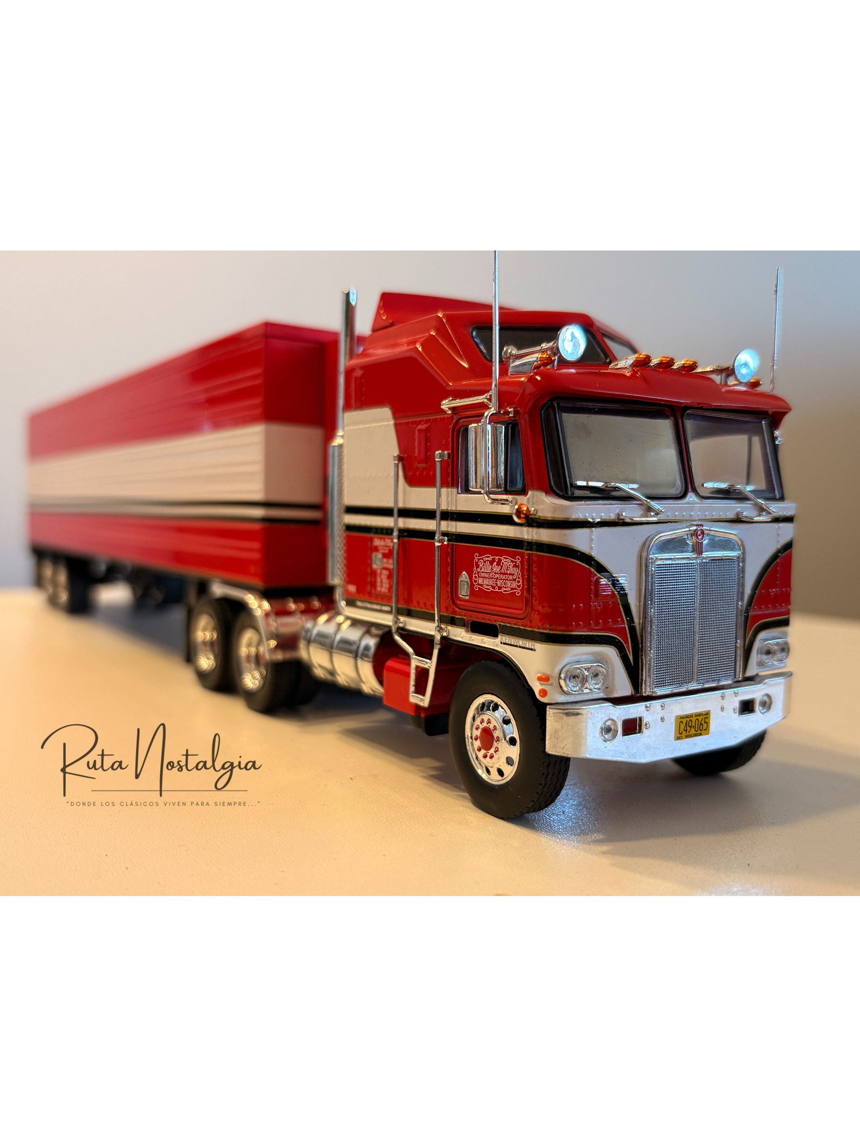Kenworth K100 “BJ McKay & The Bear” 1:43 Iconic Replicas – Camión TV clásico con semirremolque box 6