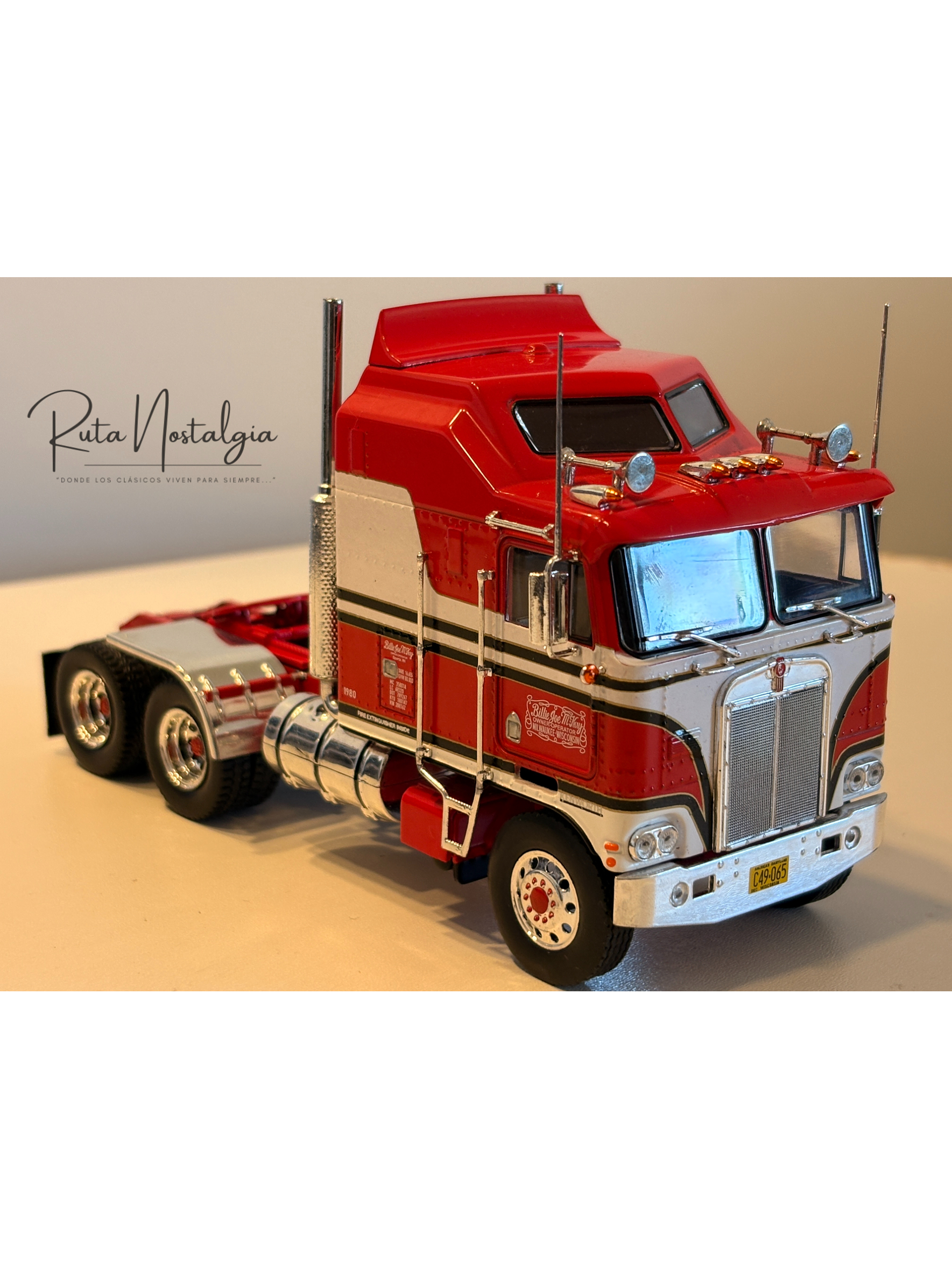 Kenworth K100 “BJ McKay & The Bear” 1:43 Iconic Replicas – Camión TV clásico con semirremolque box 5