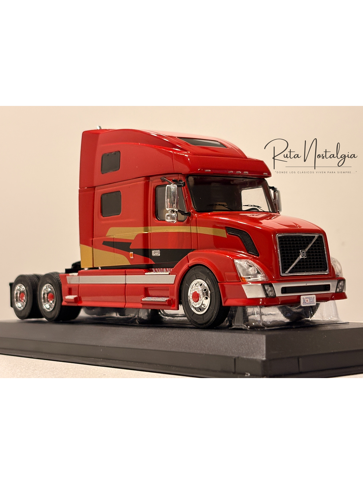 Camión Volvo VNL 730 2010 Rojo Decorado IXO 1:43 – Tractocamión americano de colección 3