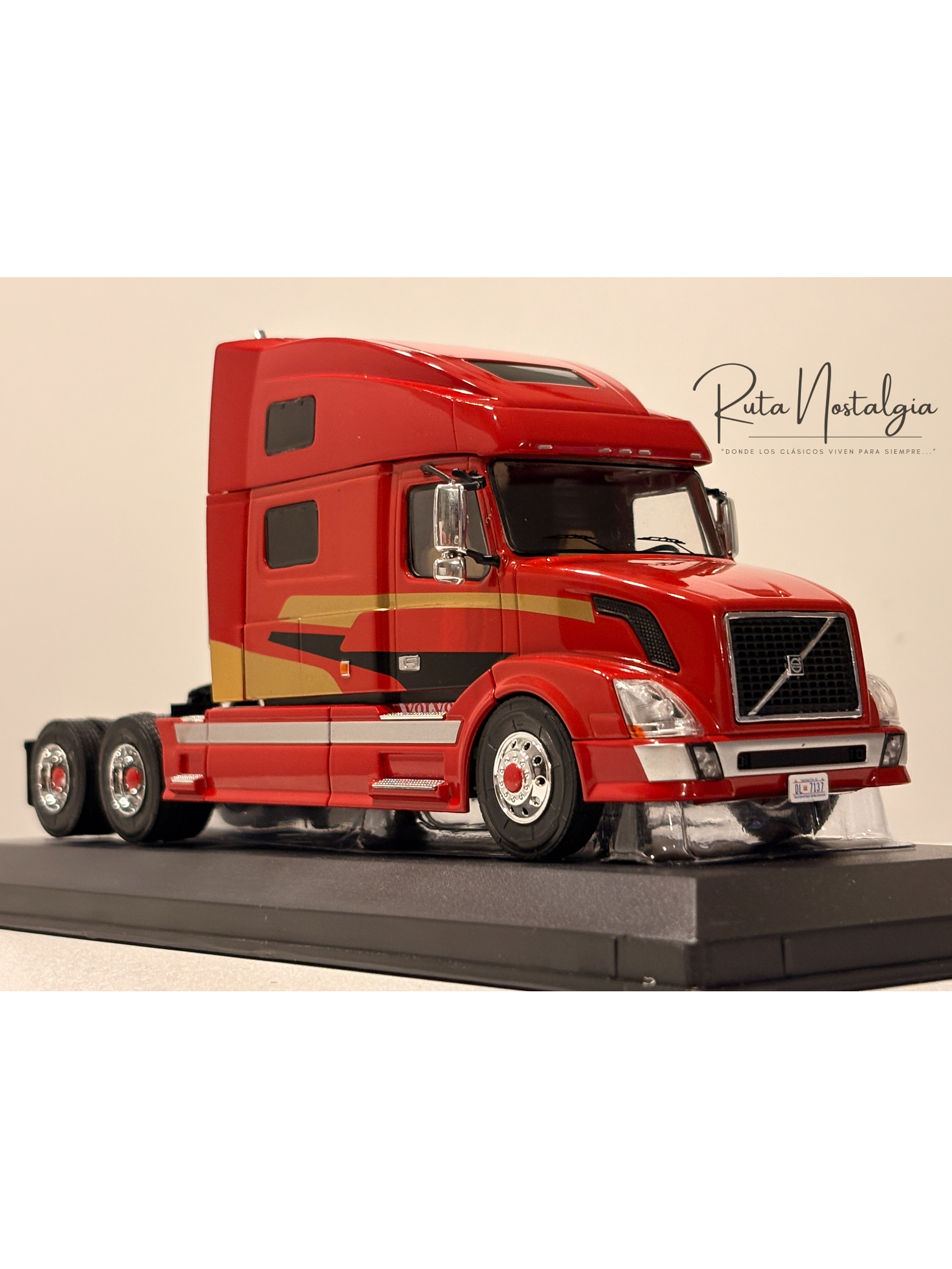 Camión Volvo VNL 730 2010 Rojo Decorado IXO 1:43 – Tractocamión americano de colección 3
