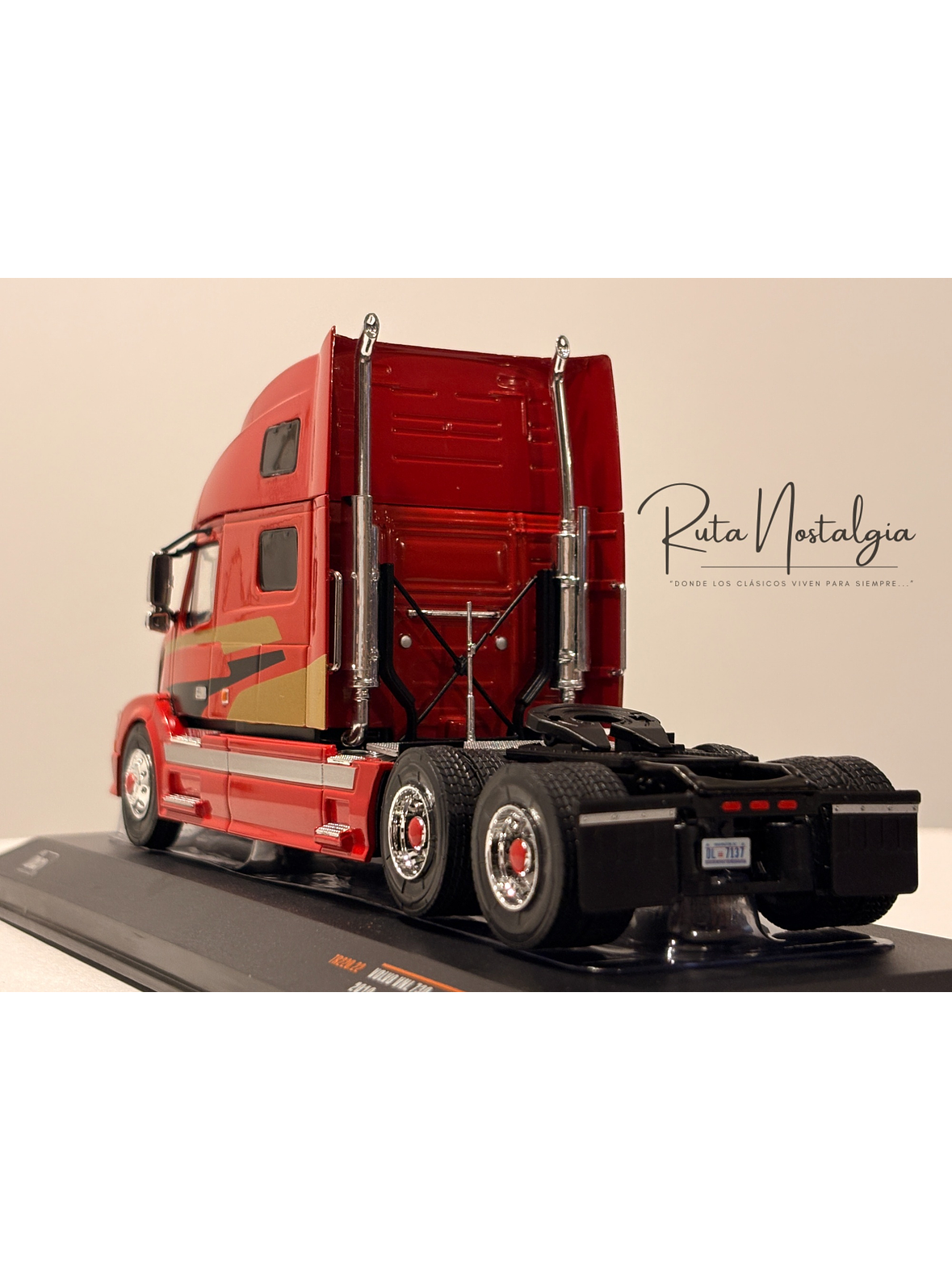 Camión Volvo VNL 730 2010 Rojo Decorado IXO 1:43 – Tractocamión americano de colección 6