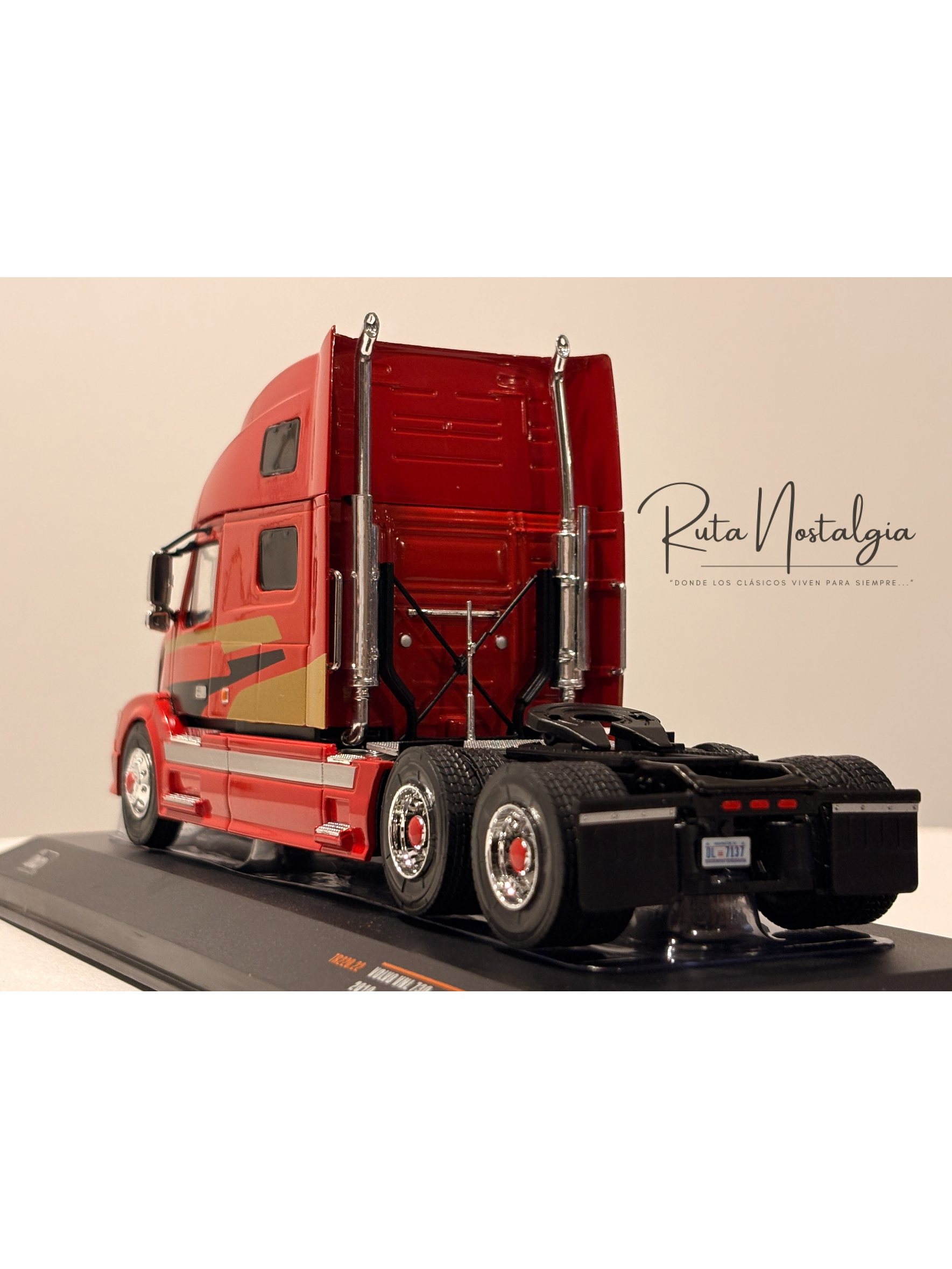 Camión Volvo VNL 730 2010 Rojo Decorado IXO 1:43 – Tractocamión americano de colección 6