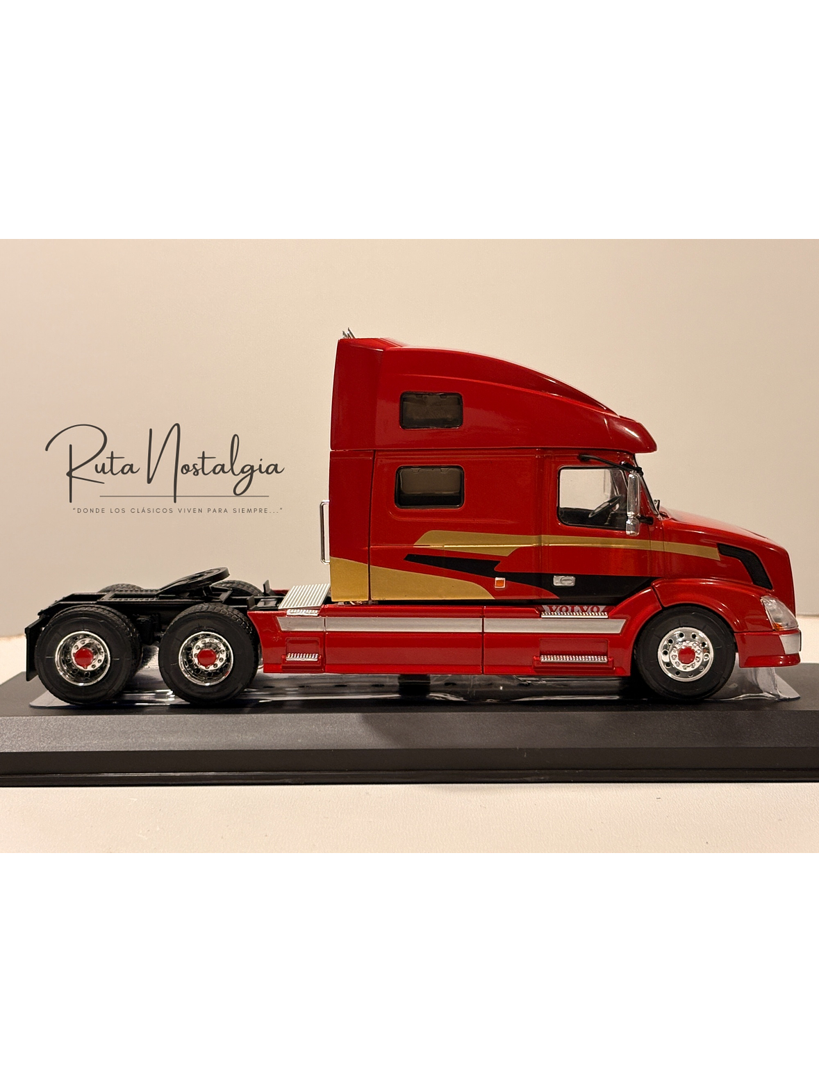 Camión Volvo VNL 730 2010 Rojo Decorado IXO 1:43 – Tractocamión americano de colección 4