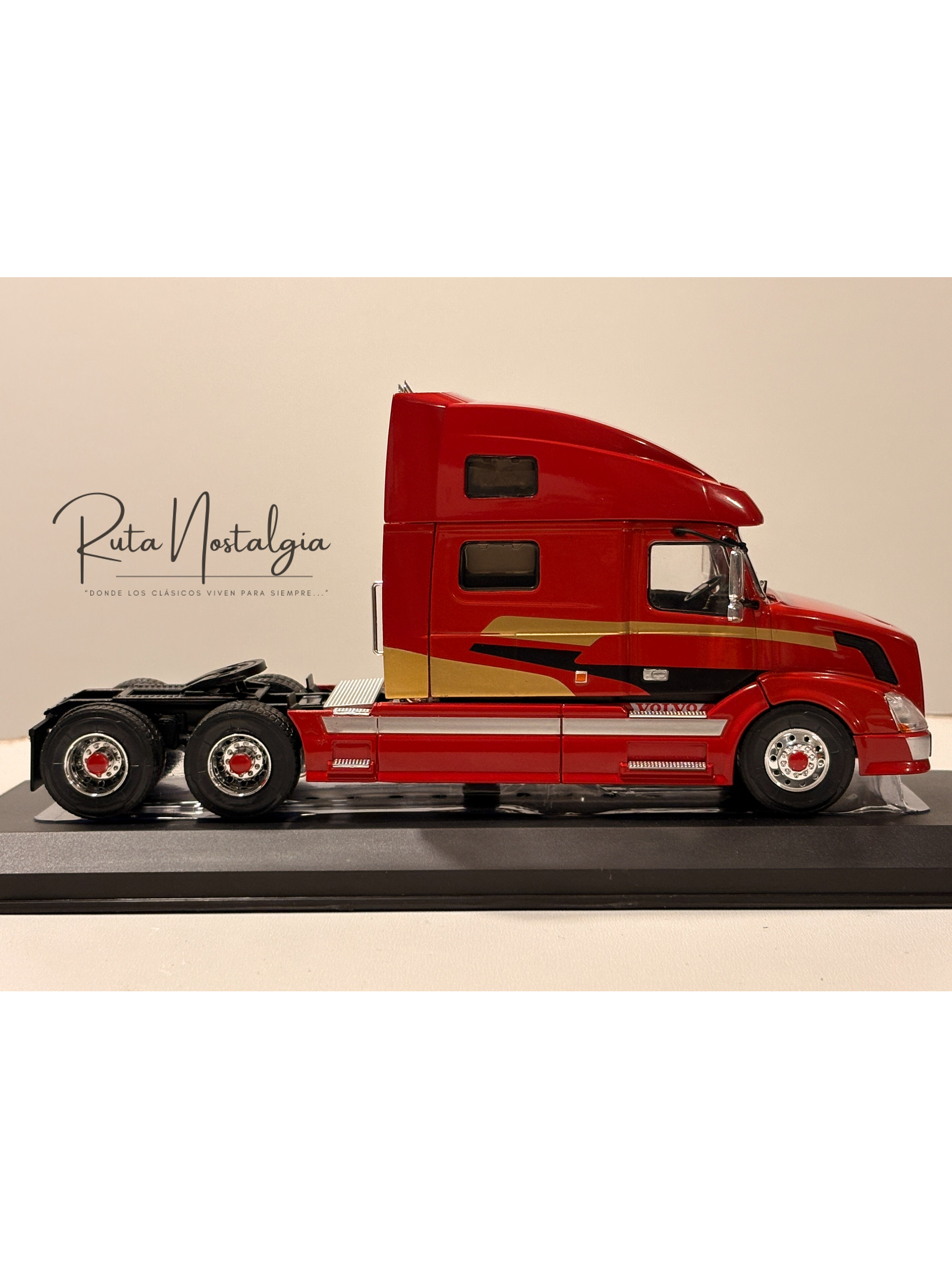 Camión Volvo VNL 730 2010 Rojo Decorado IXO 1:43 – Tractocamión americano de colección 4