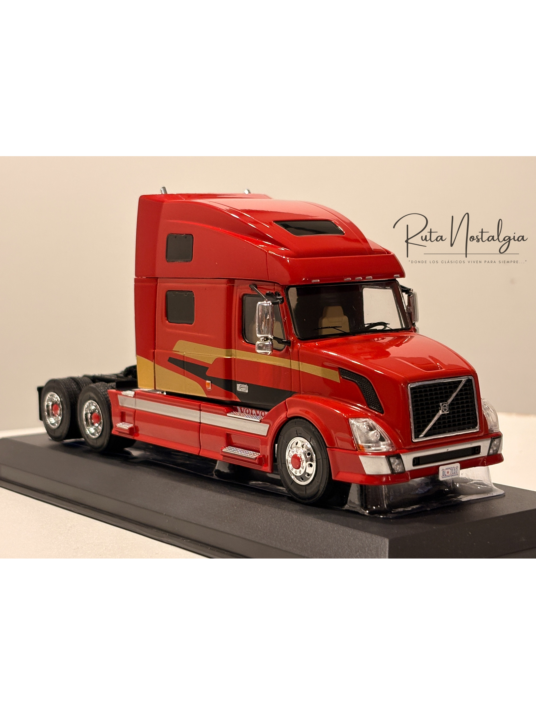 Camión Volvo VNL 730 2010 Rojo Decorado IXO 1:43 – Tractocamión americano de colección 9